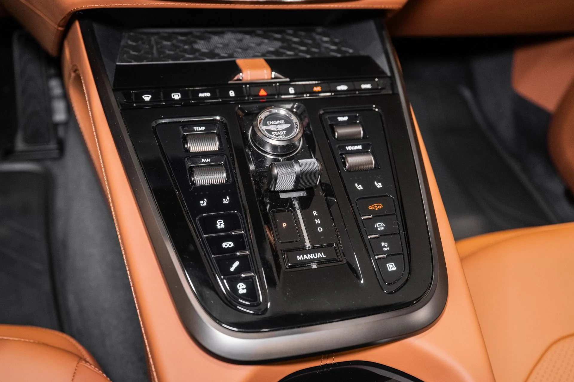 mph035_2163076141_New_2026_Aston_Martin_DBX_S_1780937216_9bcc08e2b8