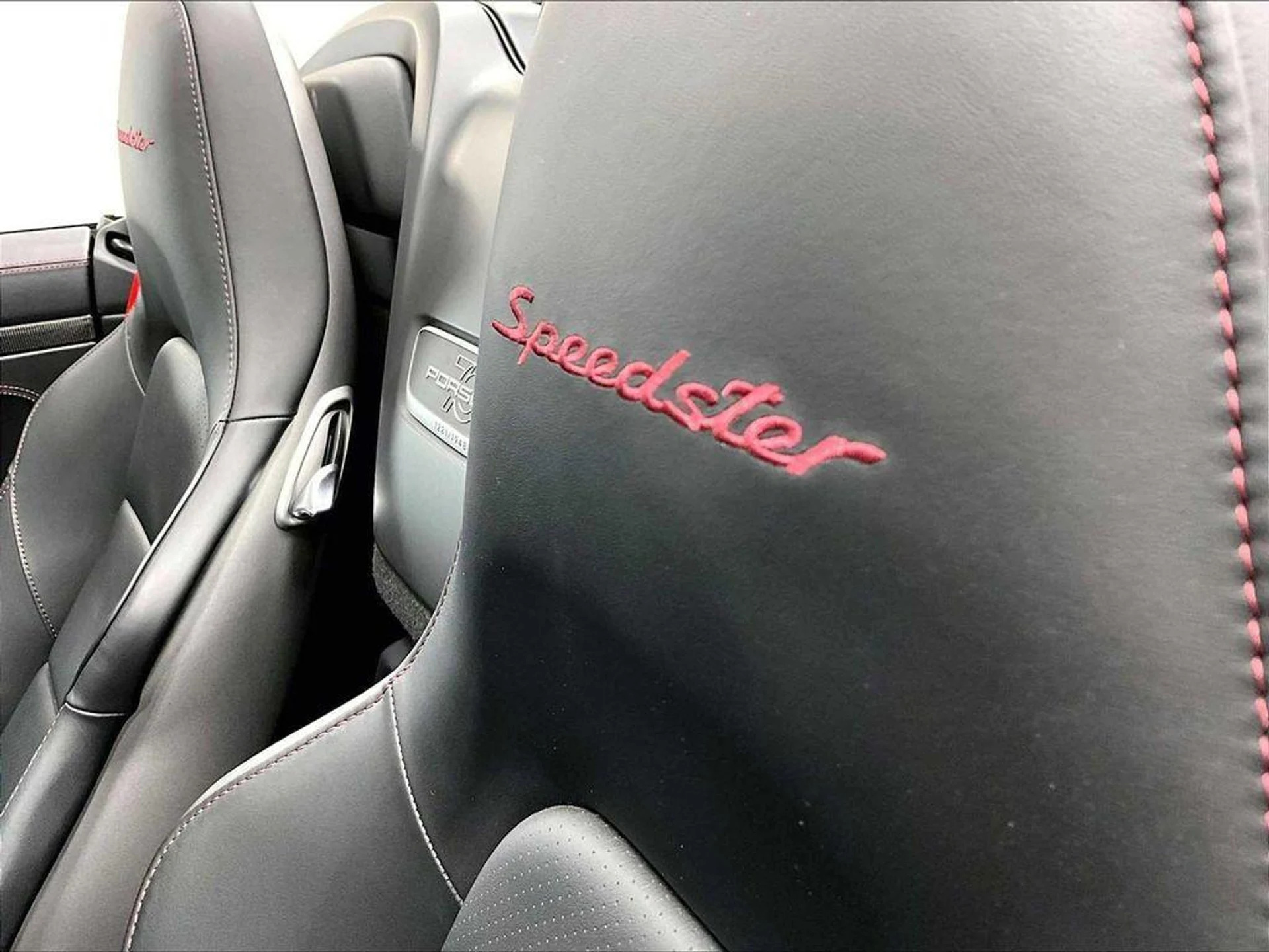 mph035_2165666854_z_Ww_XY_Bfmrj8_IJ_04822_G8w1esp0_4a434c5e82