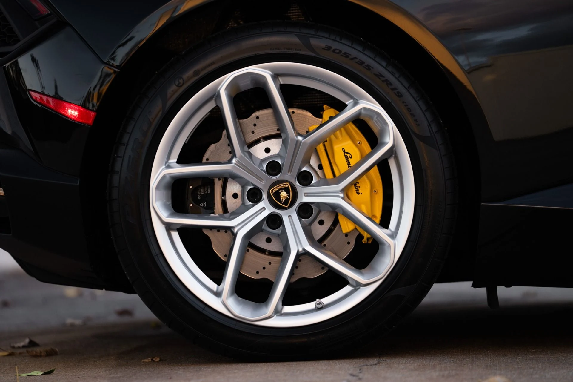 mph035_2183539068_Used_2017_Lamborghini_Huracan_LP_580_2_Spyder_1766447716_447df1c1dc