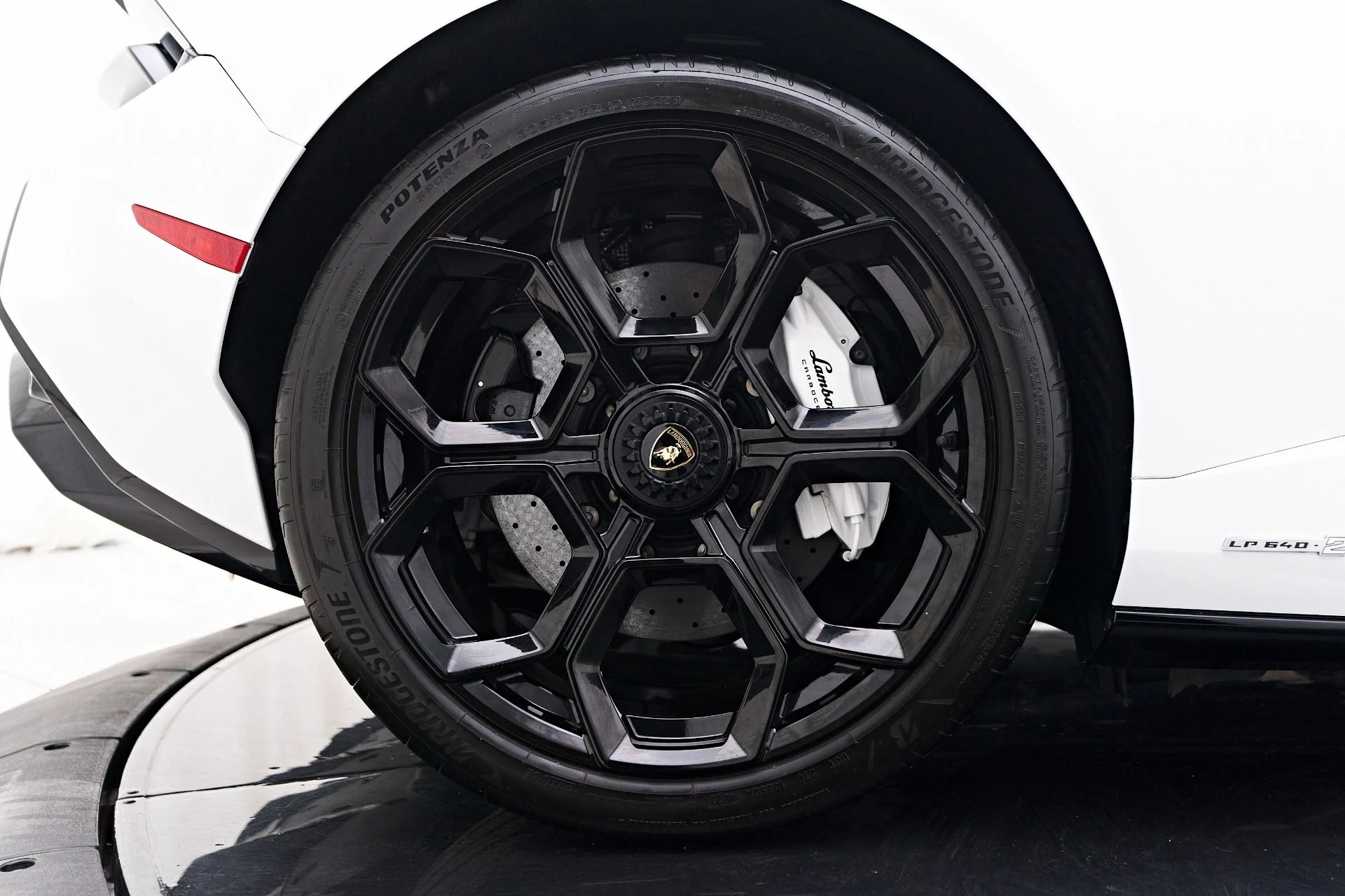 mph035_2193719046_Used_2023_Lamborghini_Huracan_Tecnica_Base_1750384074_a2ba14d3d5