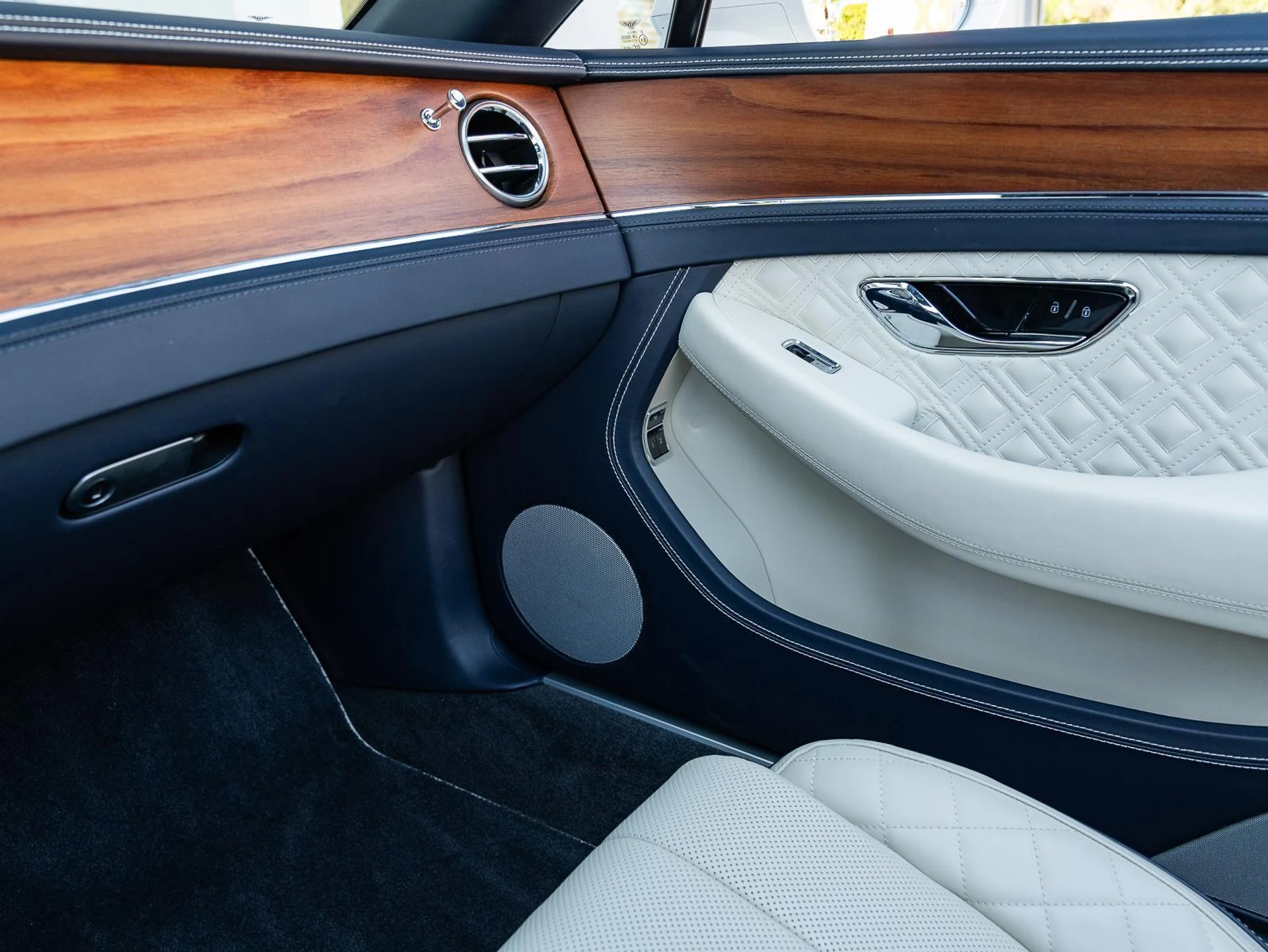 mph035_2200892825_Used_2022_Bentley_Continental_GT_Mulliner_1771927238_6d5930228b