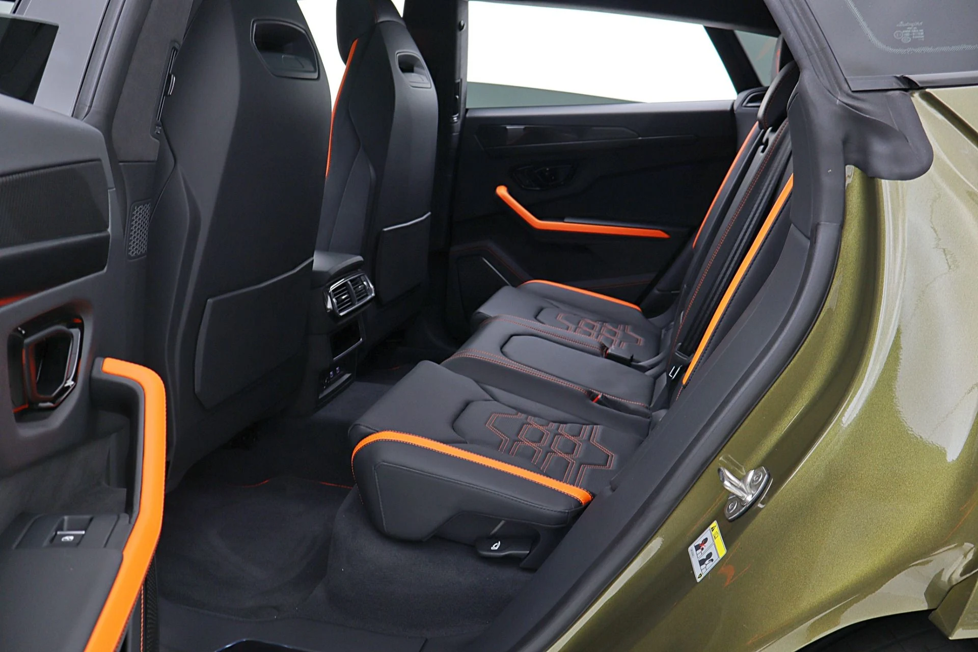 mph035_2208867211_Used_2026_Lamborghini_Urus_SE_6f3a4713cb