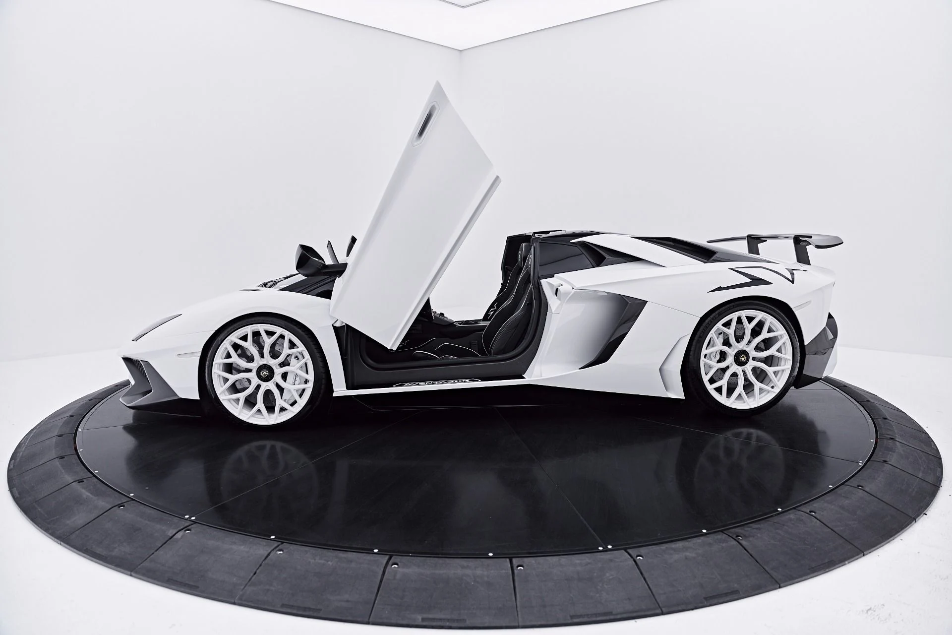 mph035_2210251463_Used_2016_Lamborghini_Aventador_LP_750_4_Super_Veloce_1785199431_5576861055
