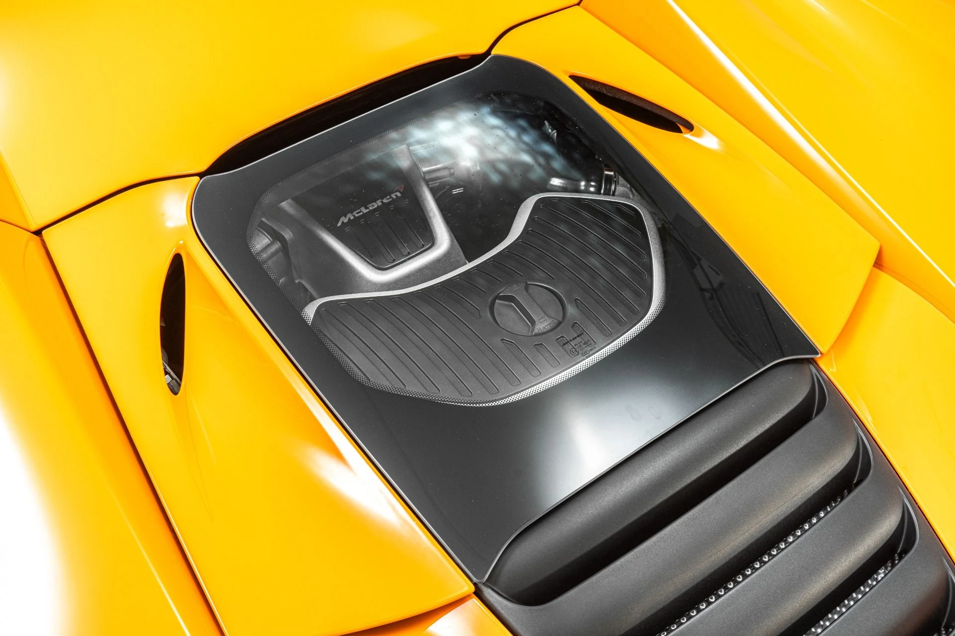 mph035_2212061144_Used_2015_Mc_Laren_650_S_Spider_Interior_and_Exterior_Carbon_Packs_Suspension_Lifter_1778269559_9310777b3b