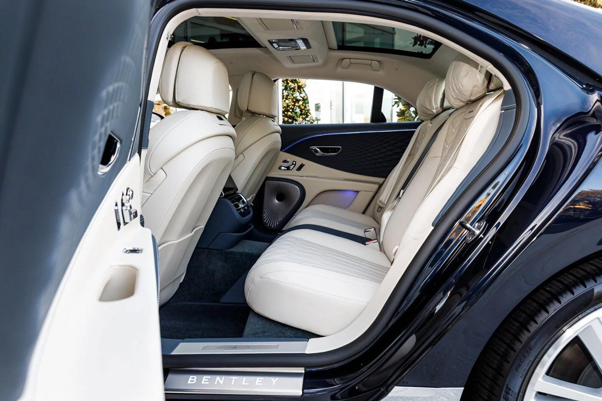 mph035_2216469076_2ff93a1b55239f4de14c104a742cde70x_358532e7ec