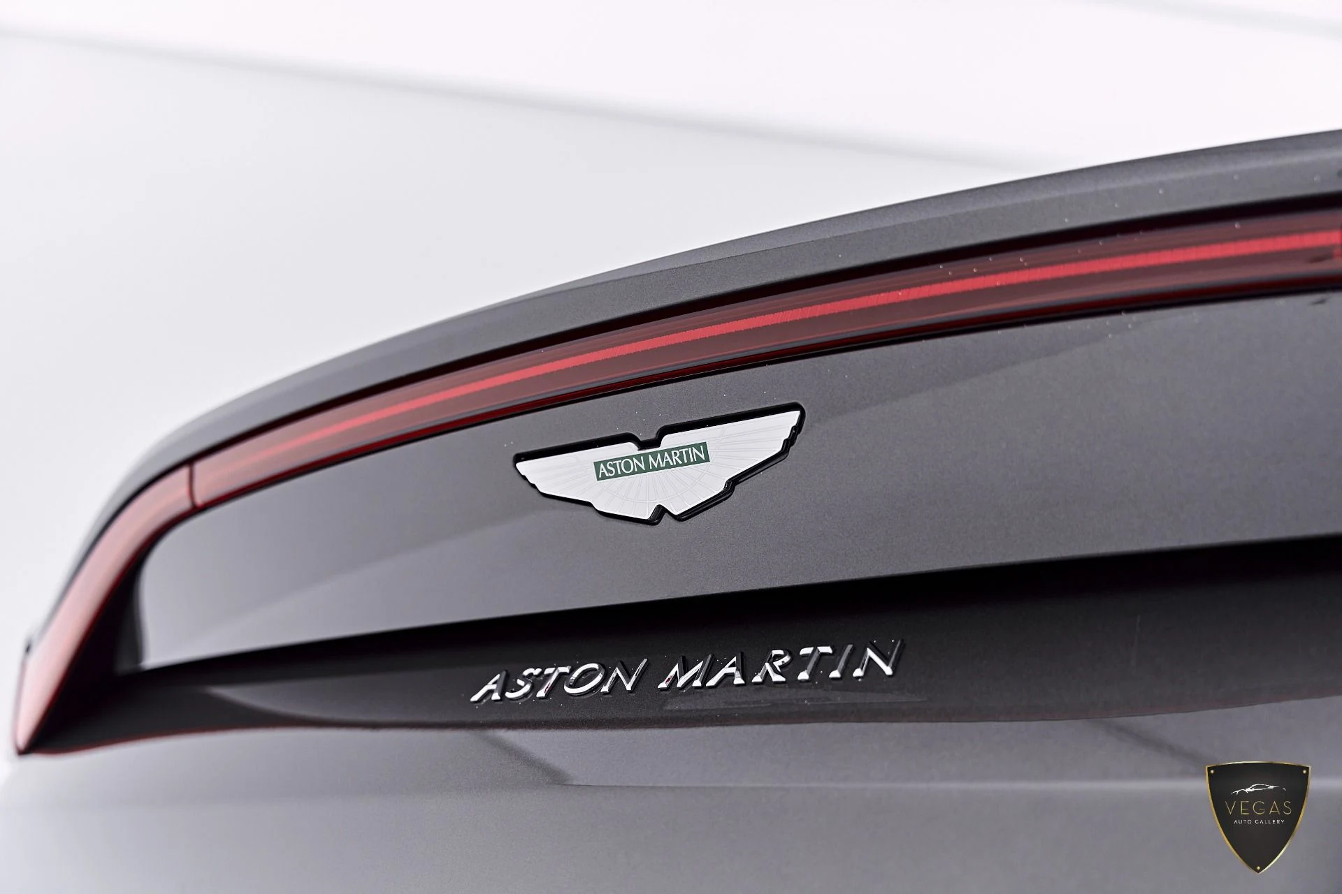 mph035_2218129387_Used_2021_Aston_Martin_Vantage_Base_1785210169_6314f730b9