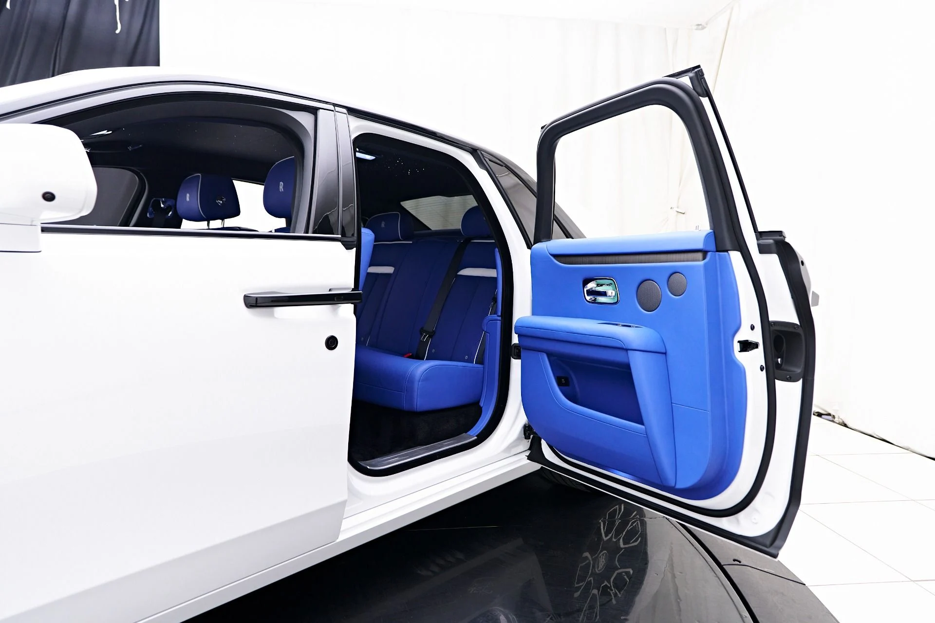 mph035_2224880689_Used_2024_Rolls_Royce_Ghost_Base_1757190833_78bdf11240