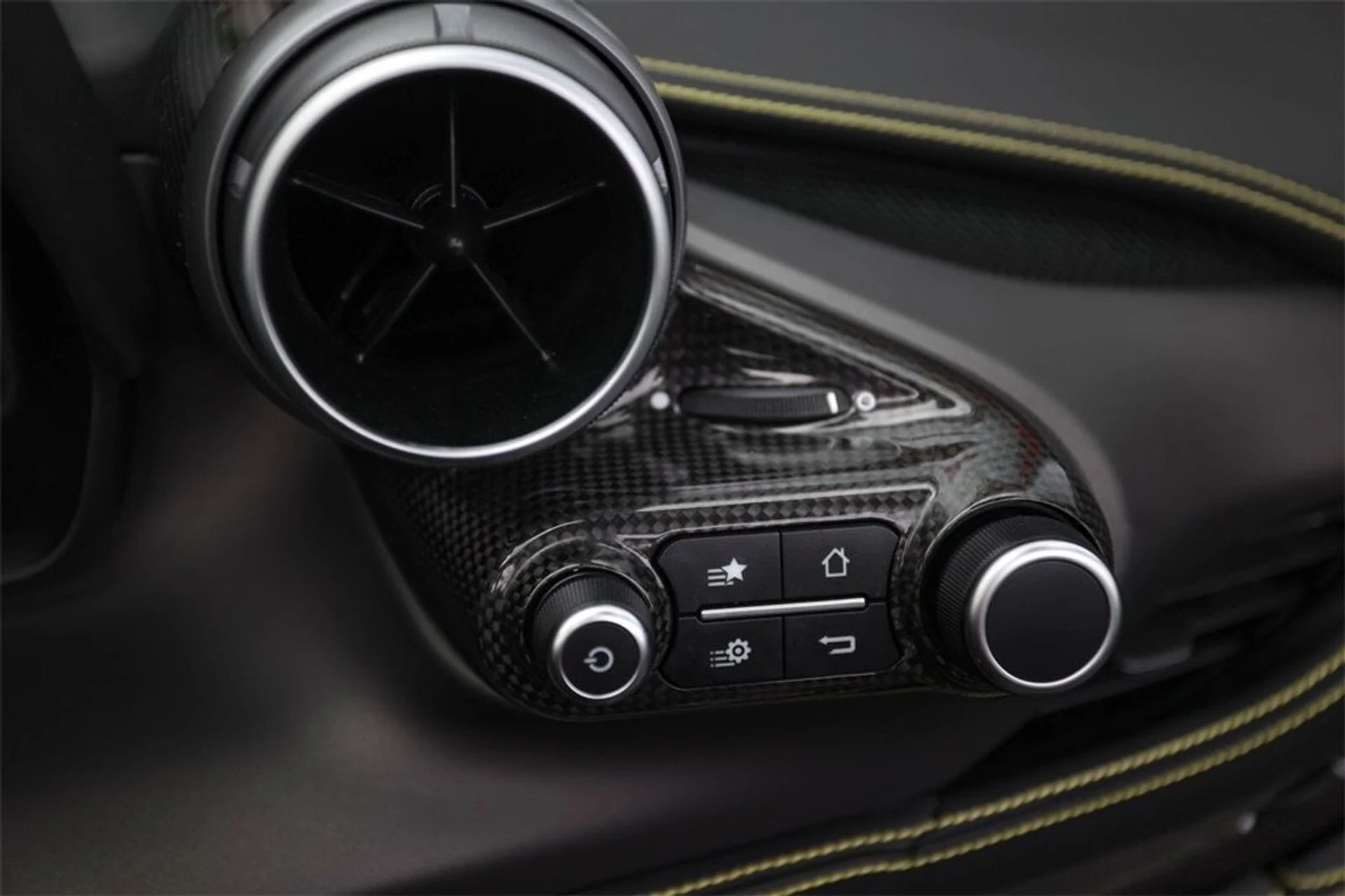 mph035_2252333780_13a13d44b3f1471046c0b01d6fc01889_5cba54a351