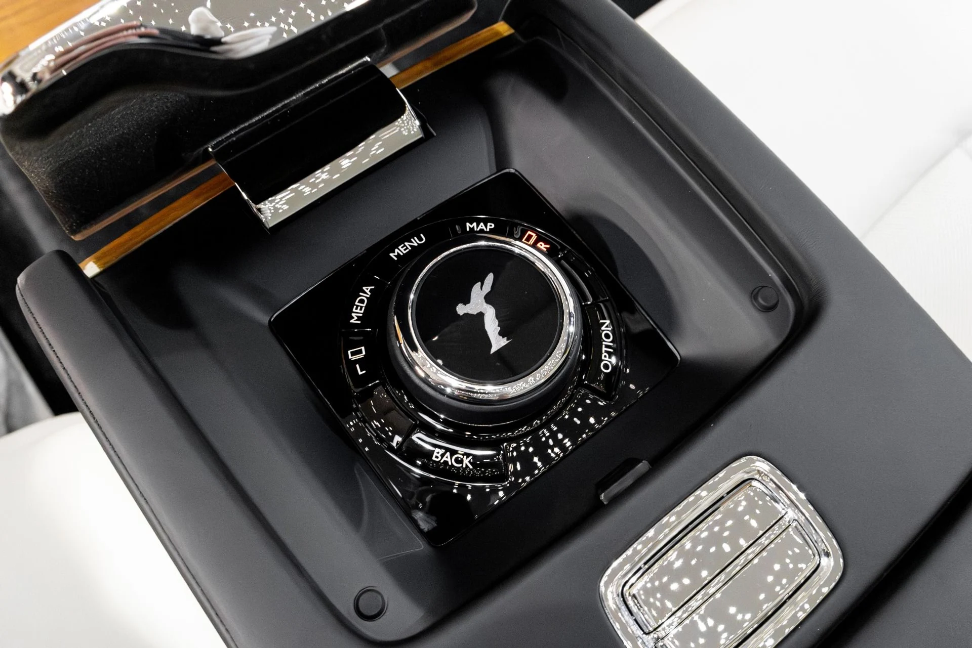 mph035_2259914485_Used_2019_Rolls_Royce_Phantom_1770350910_9a42327eb2