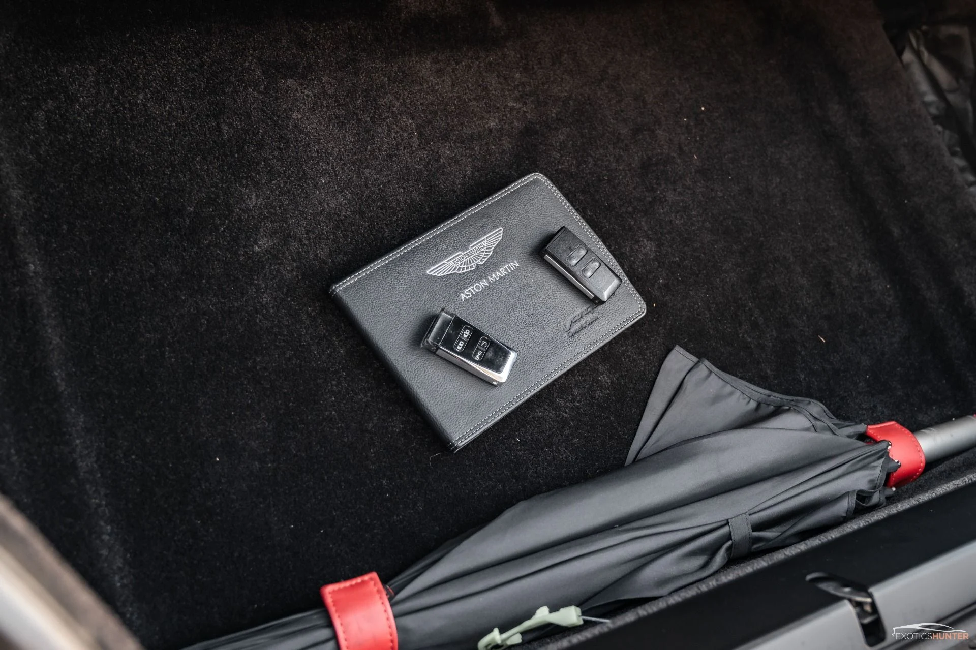 mph035_2279937042_Used_2015_Aston_Martin_Vanquish_Carbon_White_w_Forged_Emblems_1706651209_bd622c092f