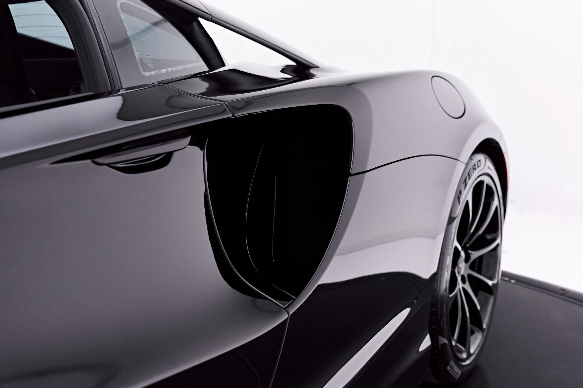 mph035_2300230425_Used_2026_Mc_Laren_Artura_Vision_1777507481_051029c370