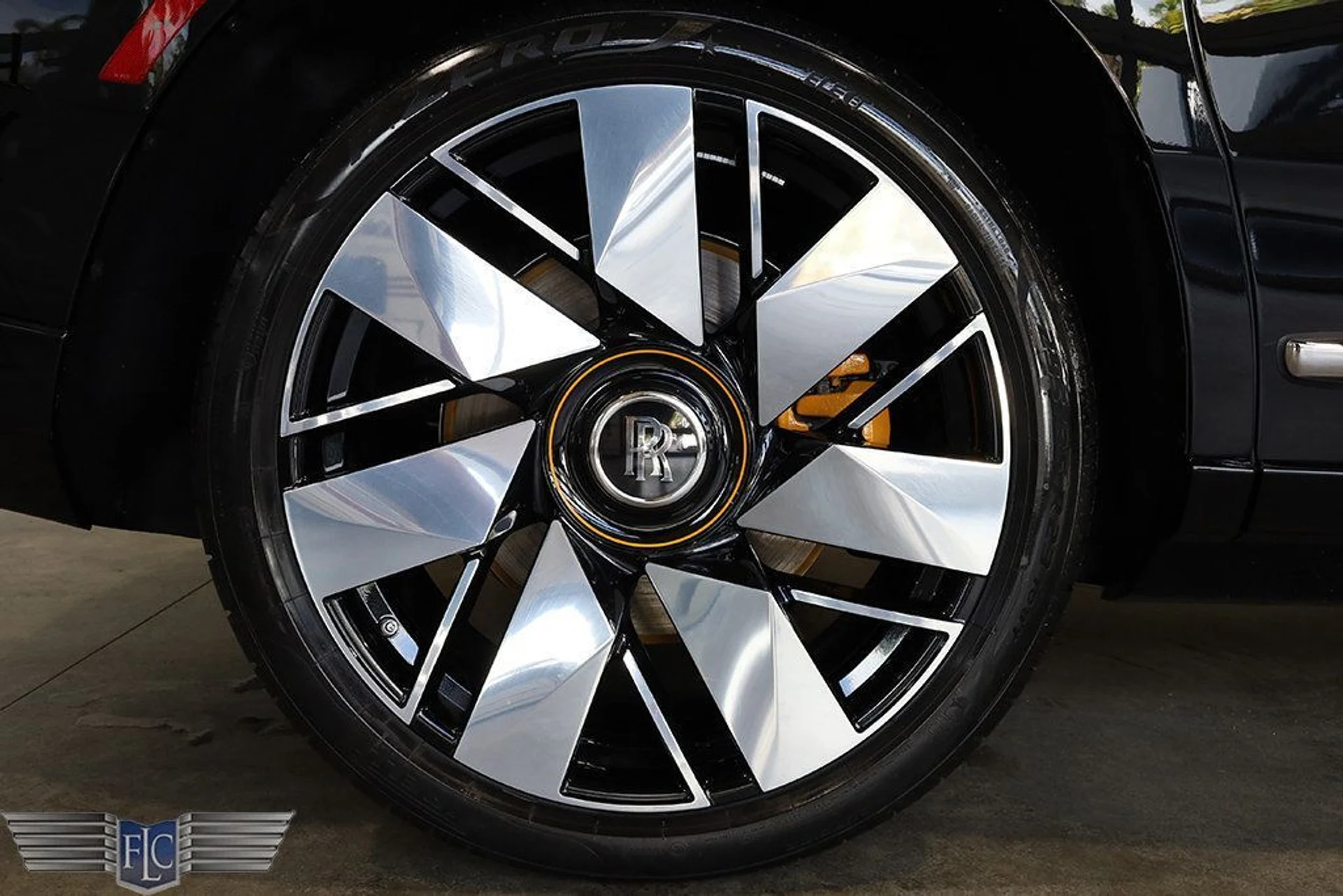 mph035_2304541062_used_2025_rolls_royce_cullinan_sportutility_9689_22896189_36_1024_0604c18606
