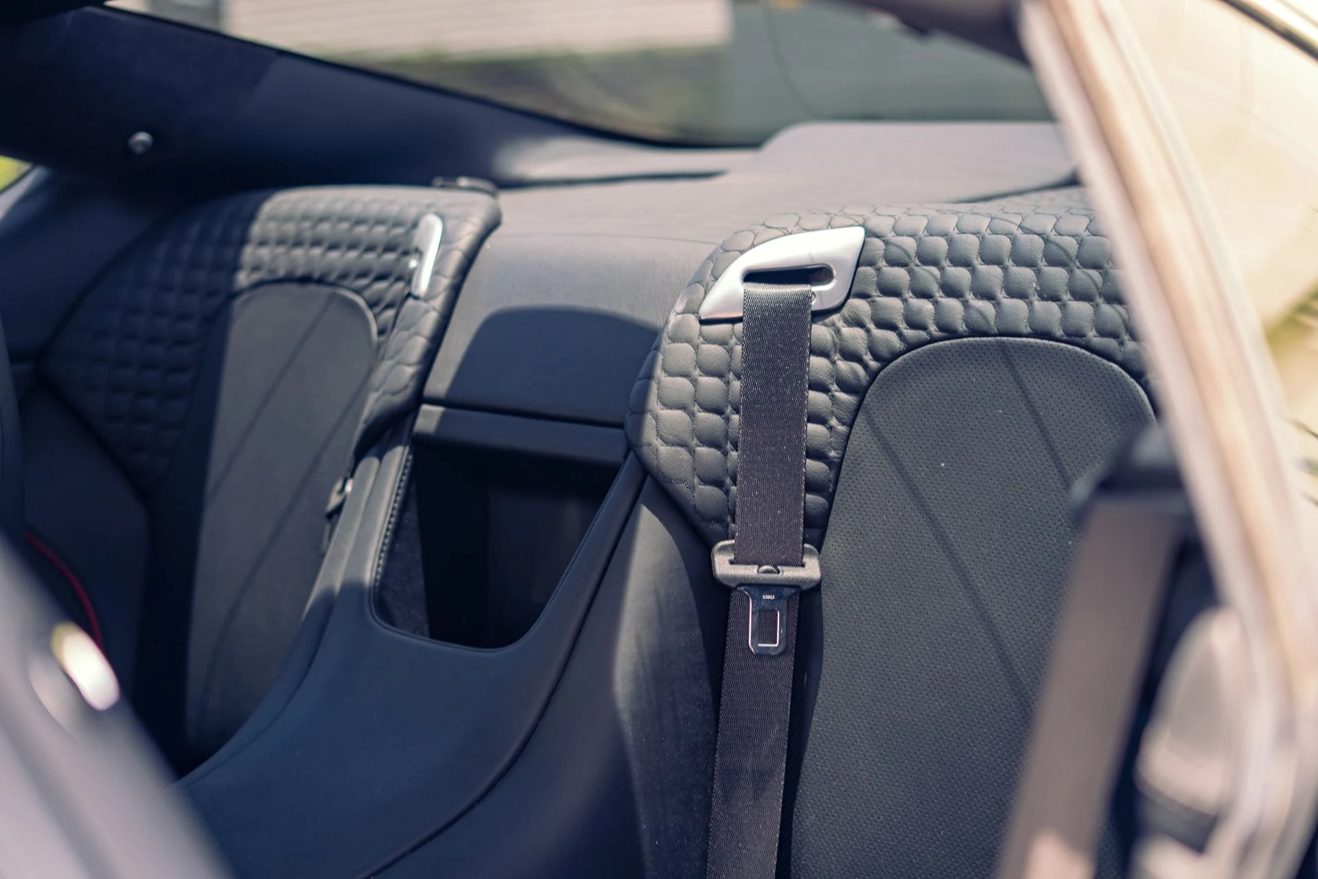 mph035_2309463893_Used_2014_Aston_Martin_Vanquish_Carbon_Exterior_Package_1783458978_b8e4444ff3