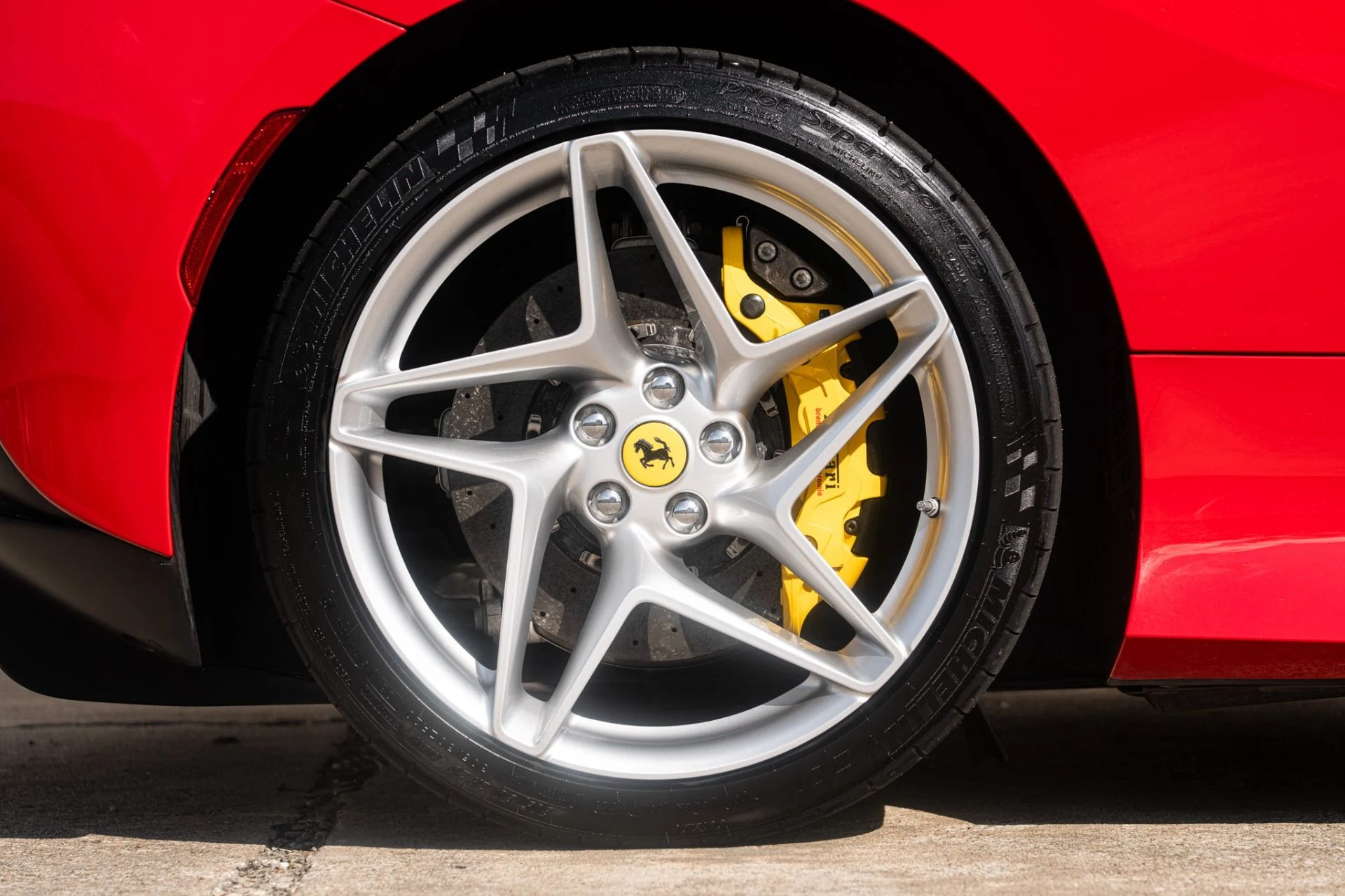 mph035_2345535022_Used_2023_Ferrari_F8_Spider_1759528333_396d6c0770