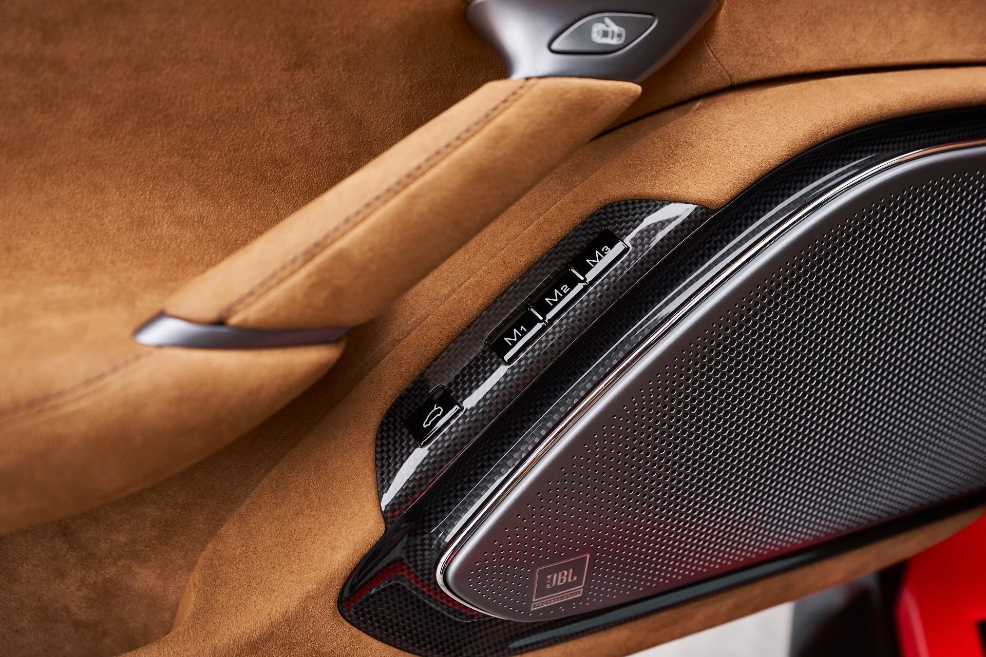 mph035_2359429319_Used_2023_Ferrari_Roma_Base_1761599047_7ad0cb49d4