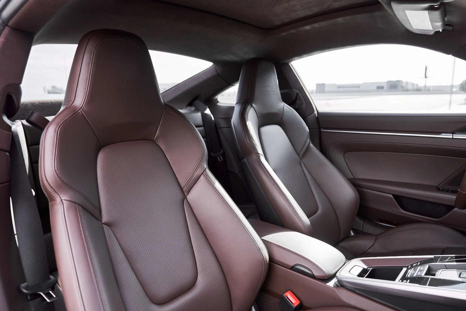 mph035_2363660084_Used_2024_Porsche_911_Turbo_S_1767838731_2b79ce4ada