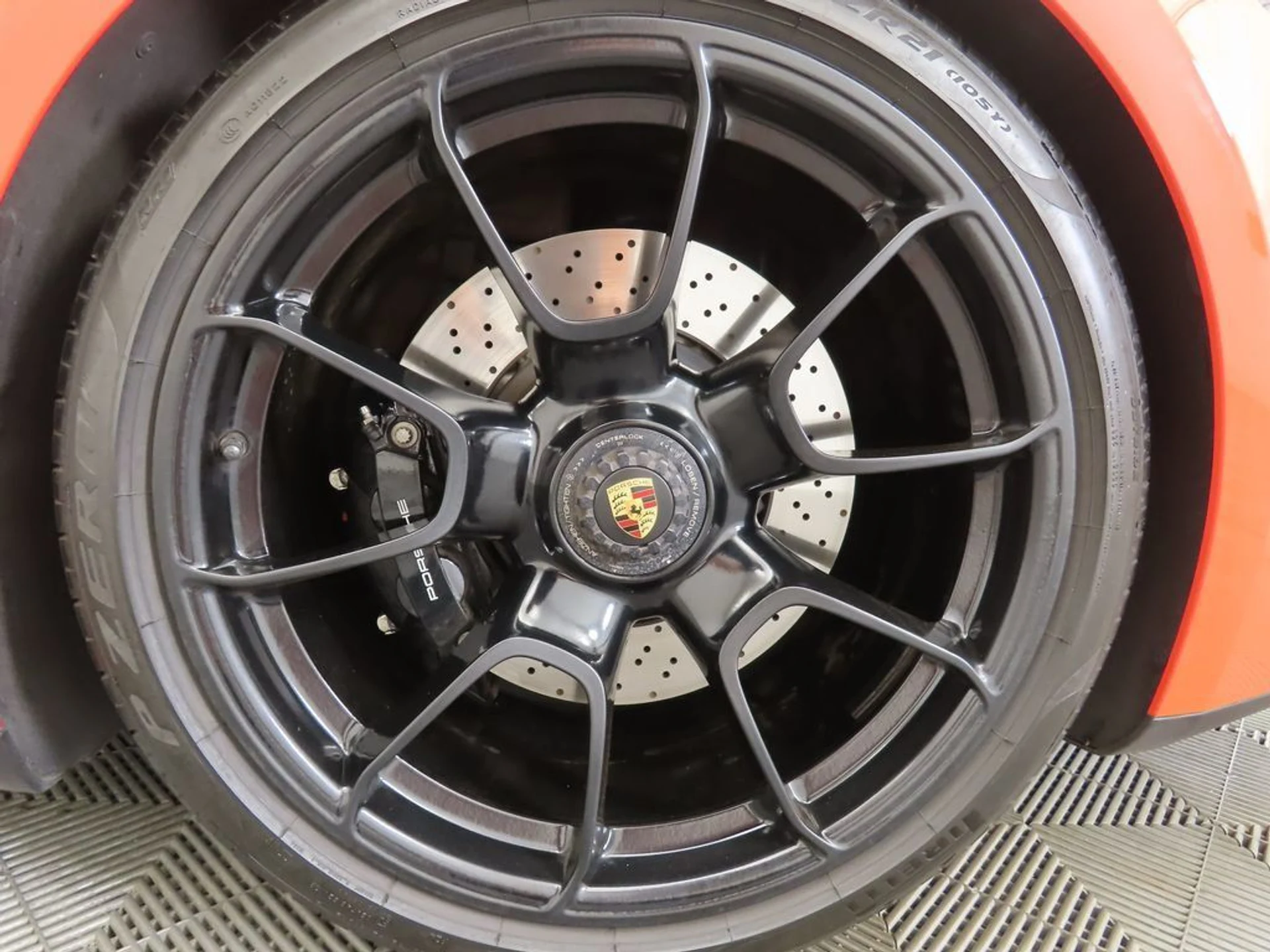 mph035_2365221690_used_2022_porsche_911_turbocabriolet_8119_22928338_36_1024_7778cece60