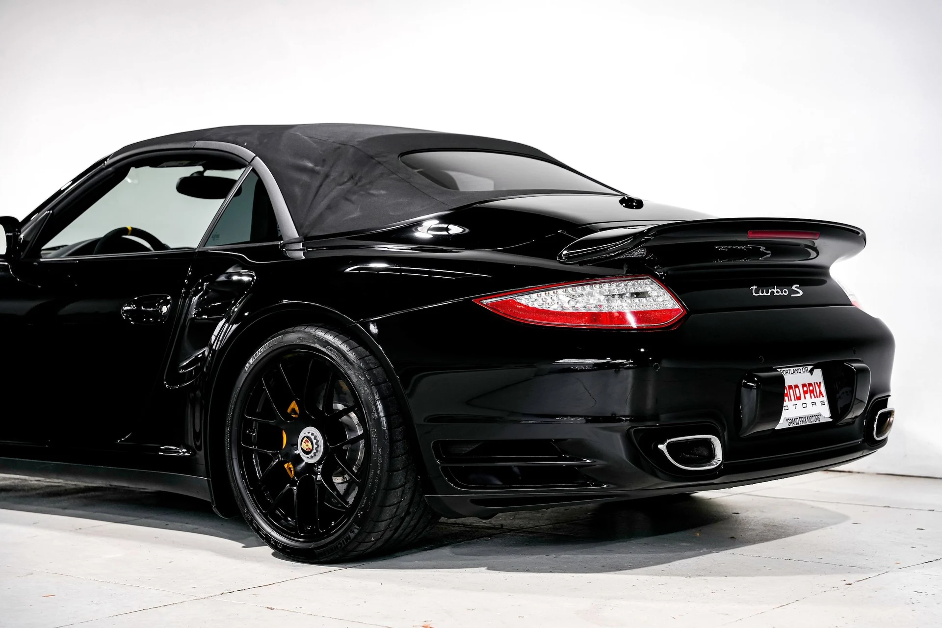 mph035_2380518527_d171e491204a8f7587a113b6851dc4ebx_61447907e5