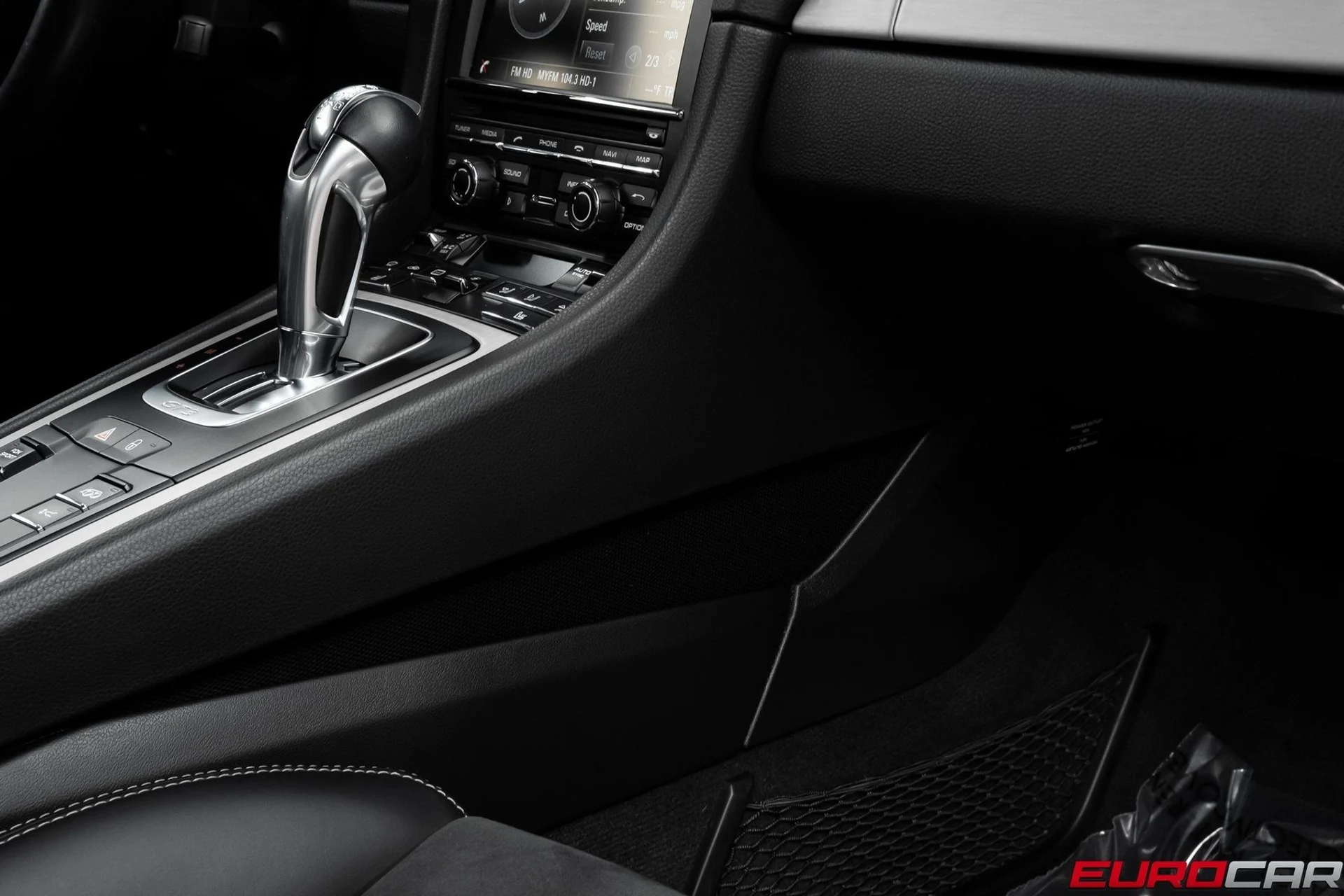 mph035_2400545477_image_36_7426ae12cd