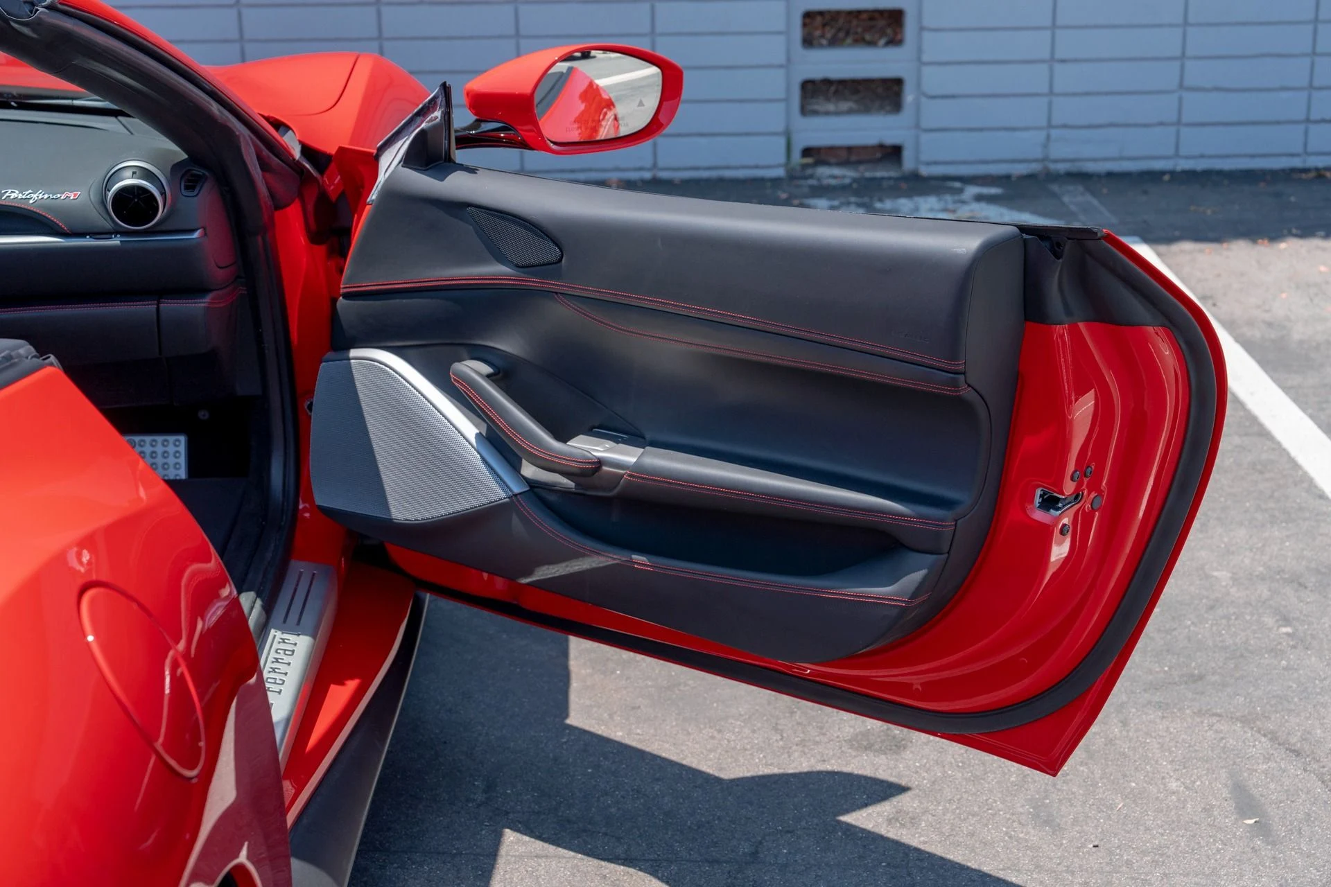 mph035_2404712706_Used_2022_Ferrari_Portofino_M_1754671905_8a9a174408