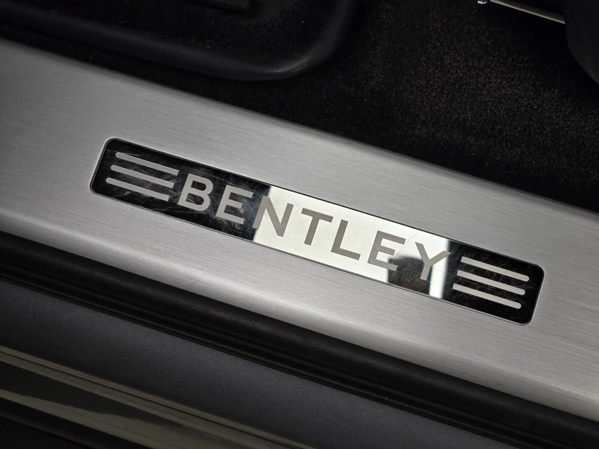 mph035_2414285522_Used_2018_Bentley_Bentayga_1760597658_1416efb49c