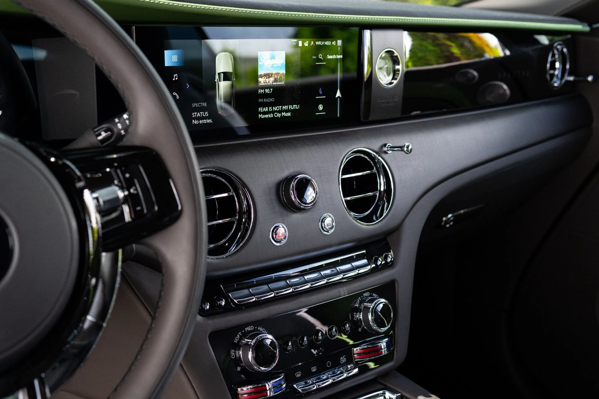 mph035_2436186336_Used_2024_Rolls_Royce_Spectre_1775023108_1c5efa2ccc