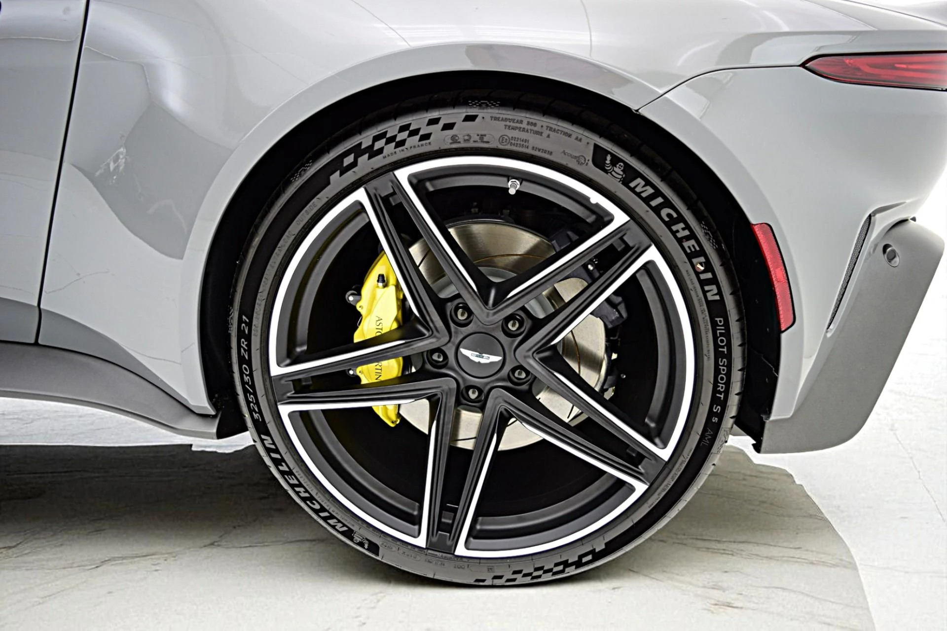 mph035_2436933342_New_2026_Aston_Martin_Vantage_Coupe_2e60a714dc