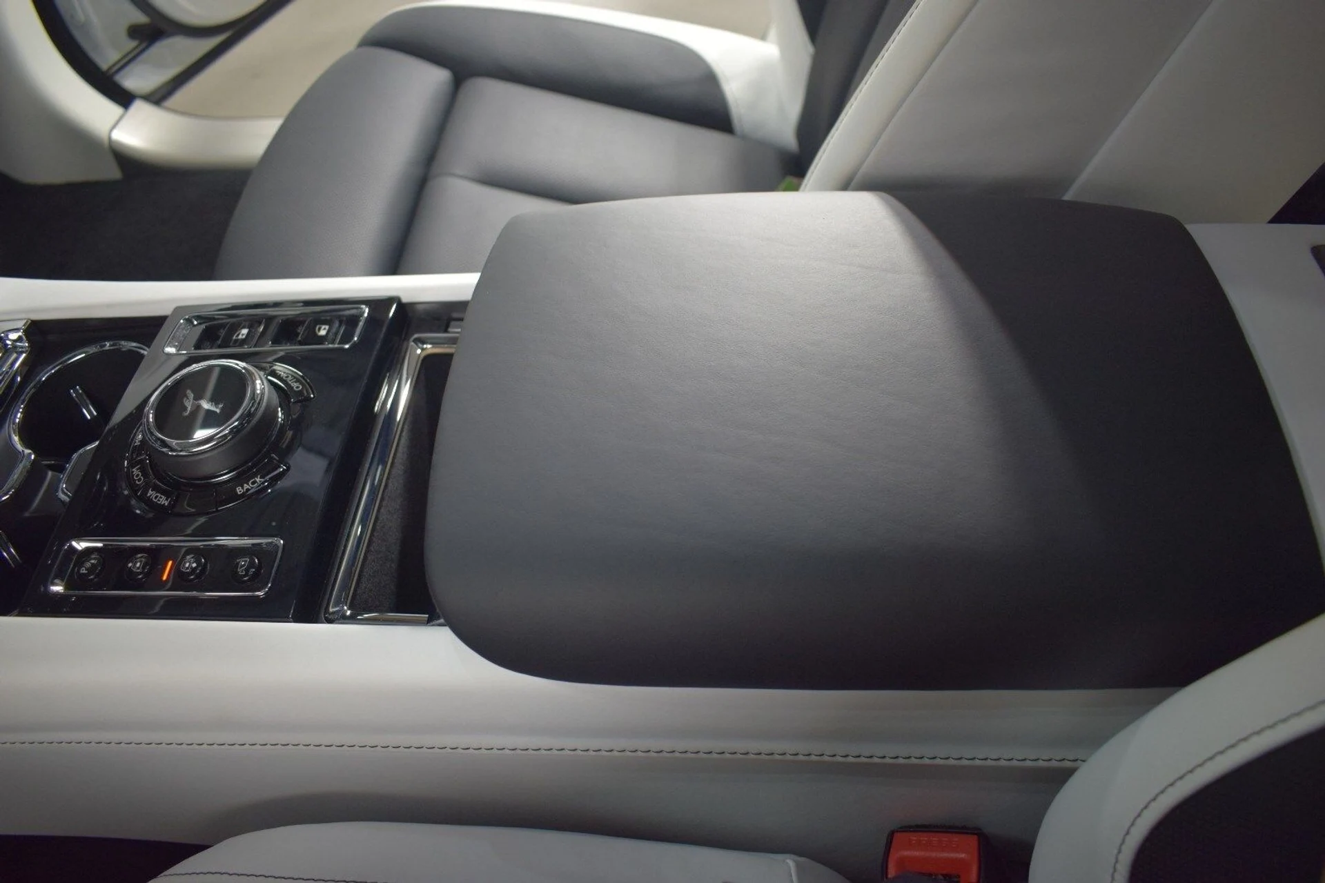 mph035_2438429802_a38a6742d138946fa8acaae1695b7584x_59c2dde368