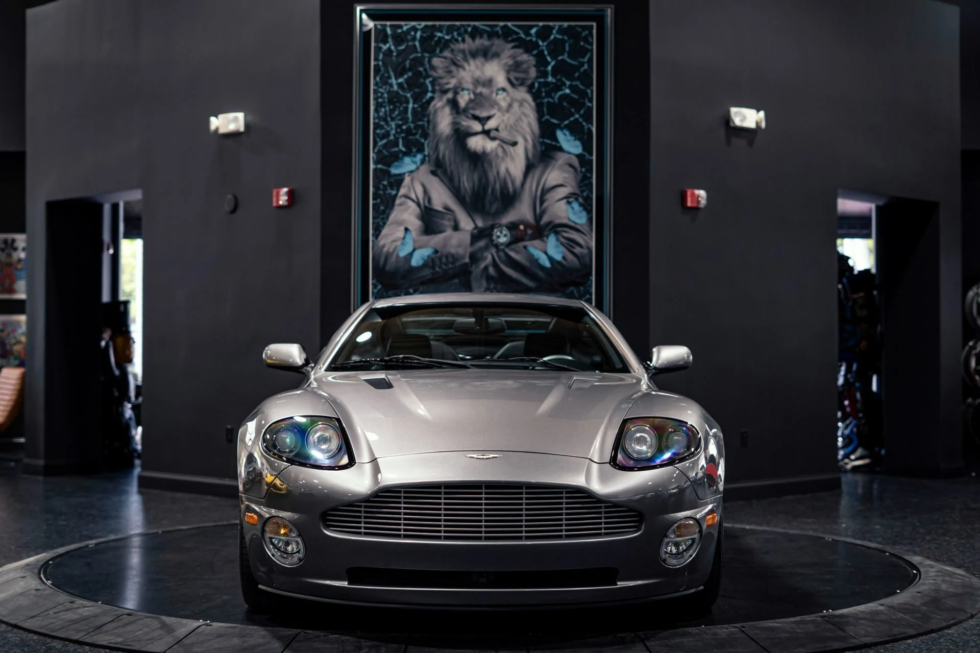 mph035_2438702405_Used_2003_Aston_Martin_V12_Vanquish_1778694278_a8b1683565
