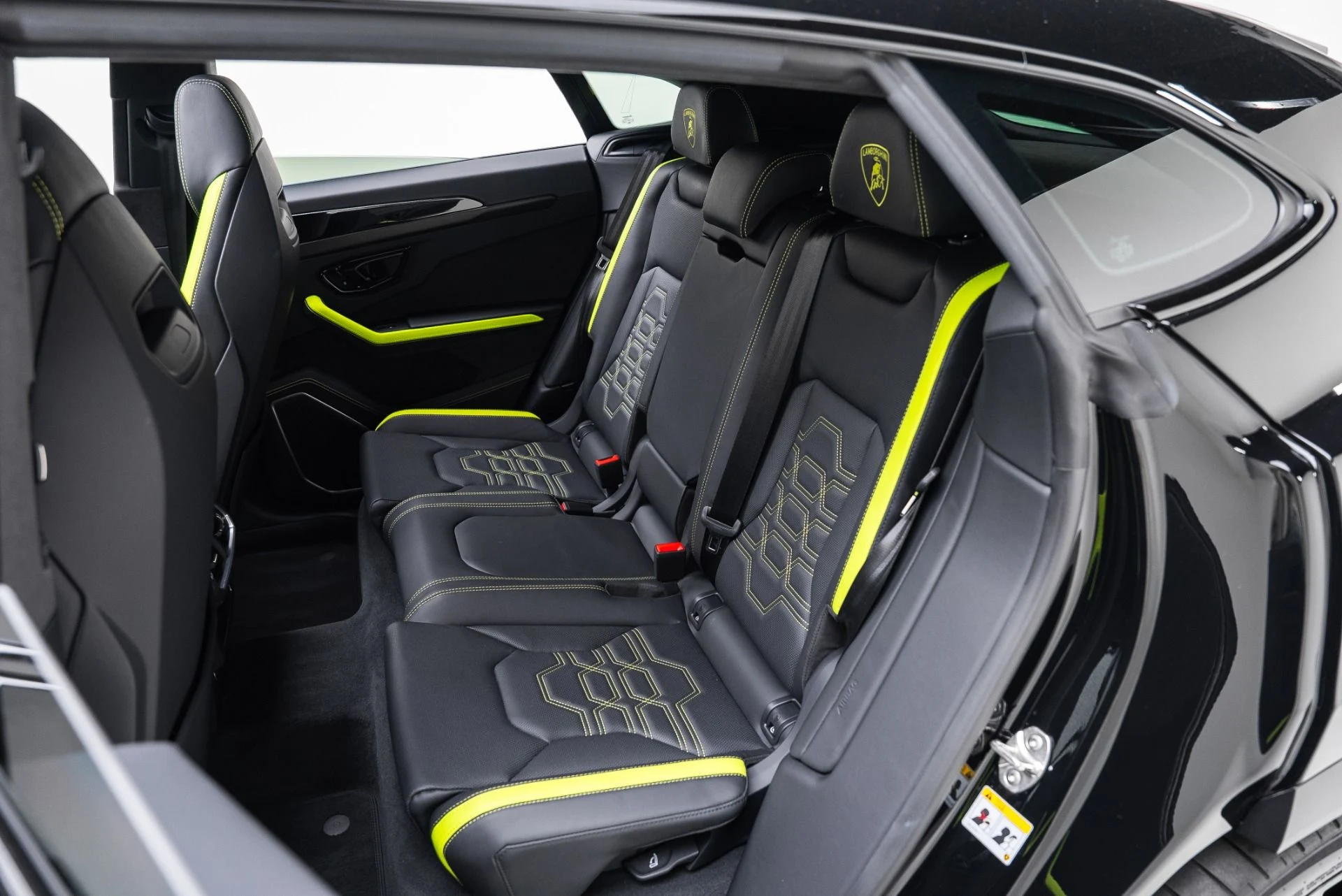 mph035_2446492816_Used_2025_Lamborghini_Urus_SE_1767912075_d59c91bec3