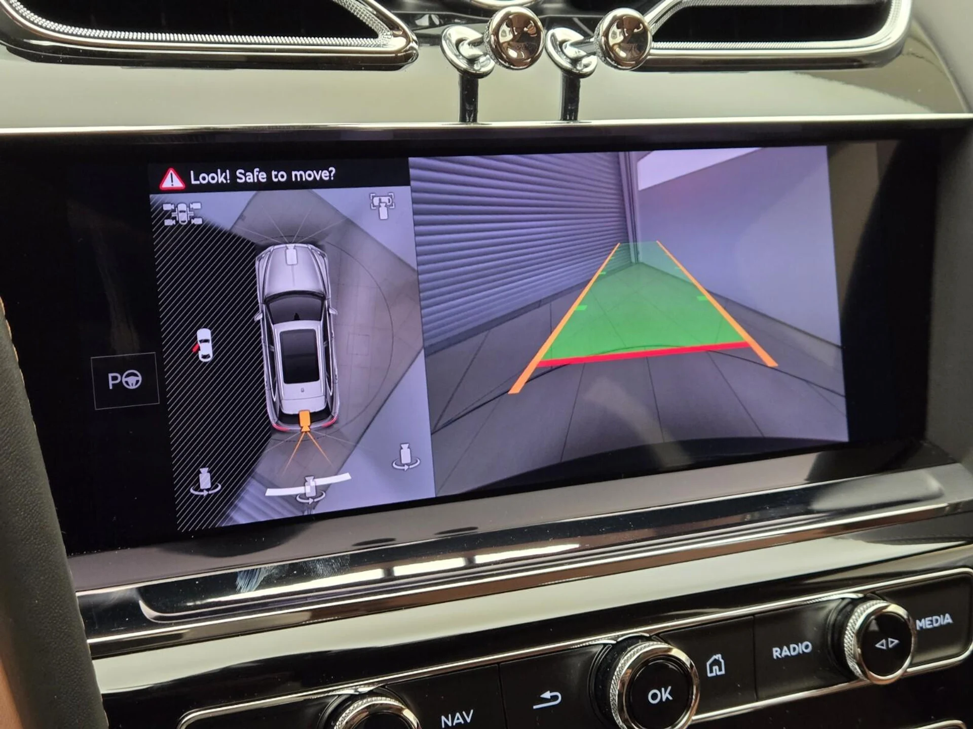 mph035_2449028904_Used_2024_Bentley_Bentayga_V8_1743763223_8e07807c58