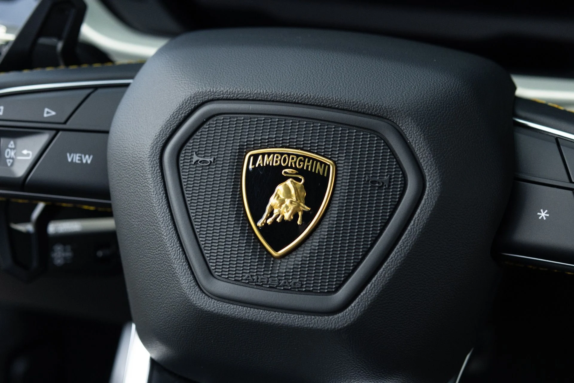 mph035_245291725_Used_2022_Lamborghini_Urus_1776127481_2581264186