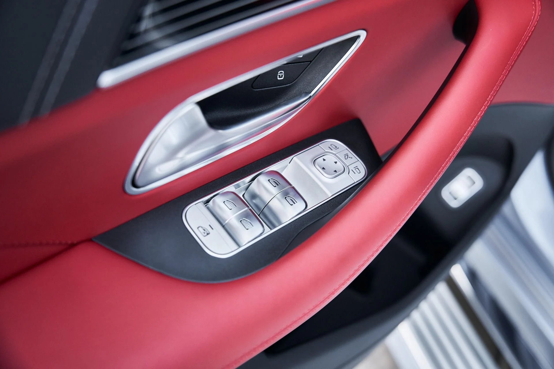 mph035_2455253452_Used_2026_Mercedes_Benz_GLS_Maybach_GLS_600_1769136331_787914ea36