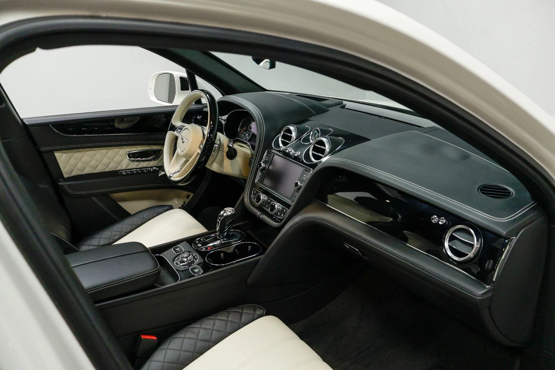 mph035_2462868376_Used_2020_Bentley_Bentayga_V8_1760480790_e18824b328