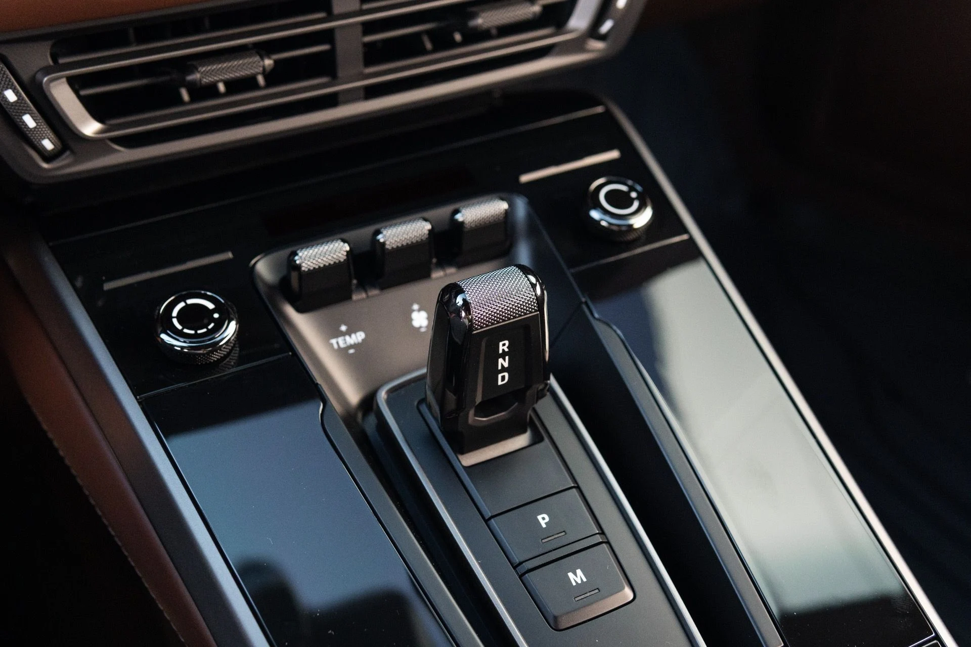 mph035_2483119580_Used_2024_Porsche_911_Carrera_1772817798_fe211ca37d