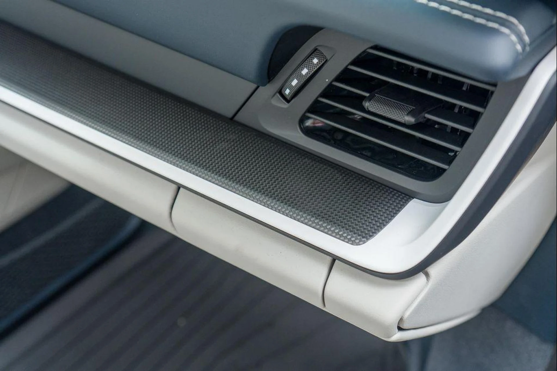 mph035_2488312458_aia_Ht0uq_ac21m_RLB_Ijq_Ck_X_Dq_PA_c91d479e35