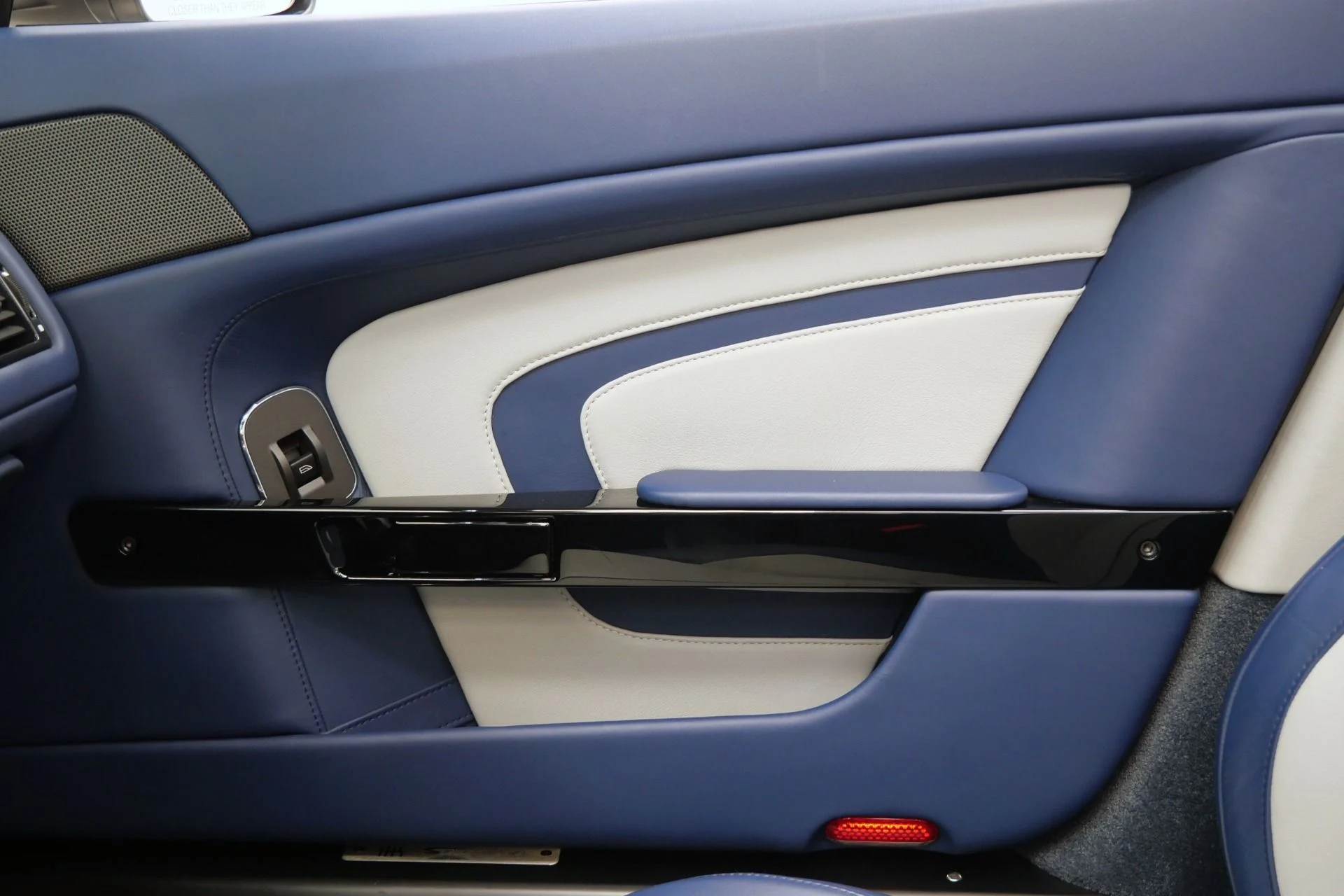 mph035_2499655231_Used_2017_Aston_Martin_Vantage_Roadster_7_Speed_Manual_Limited_1_of_100_for_the_USA_1765816519_d7d8bc3cc9