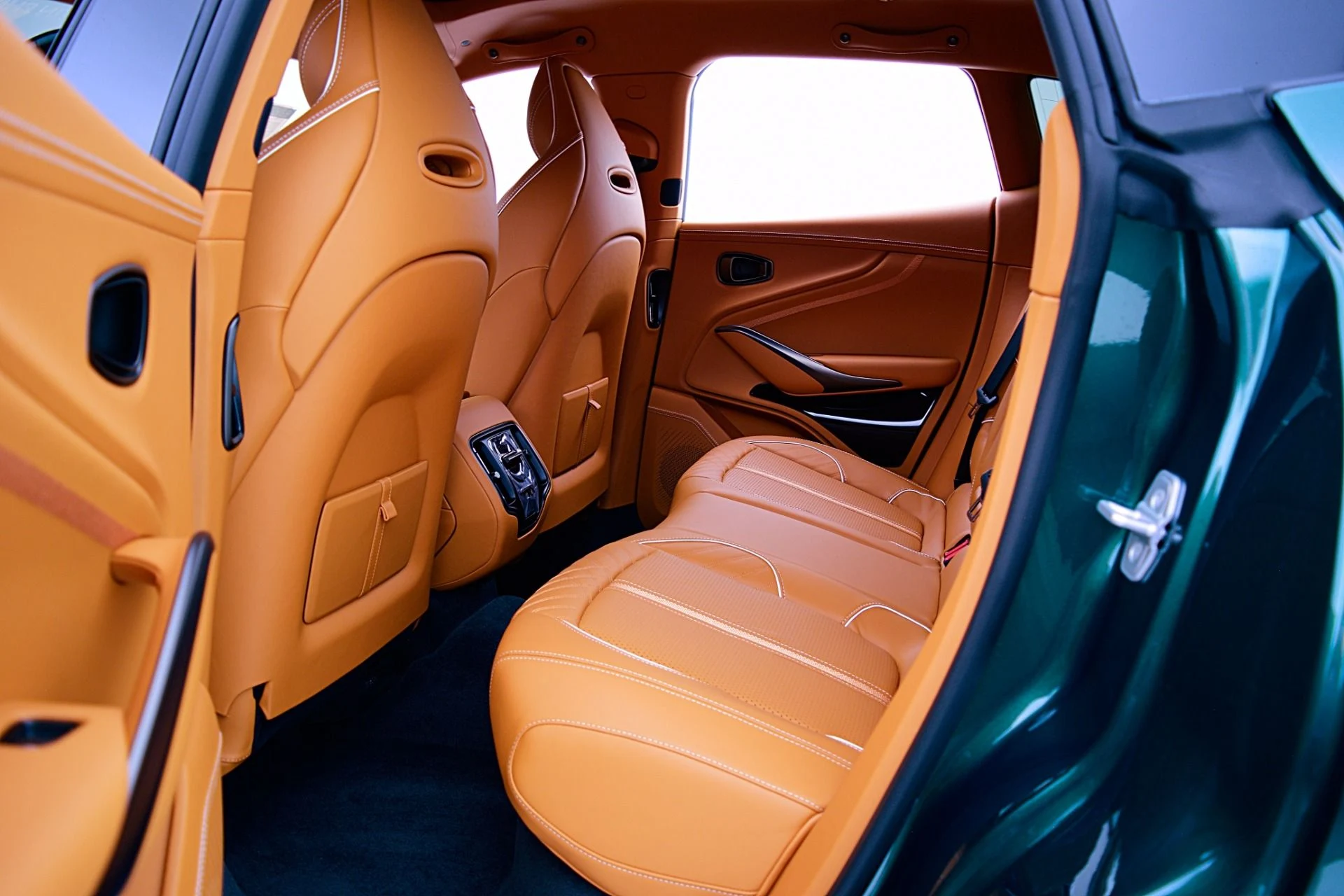 mph035_2500490637_New_2025_Aston_Martin_DBX_707_49991f9e7a