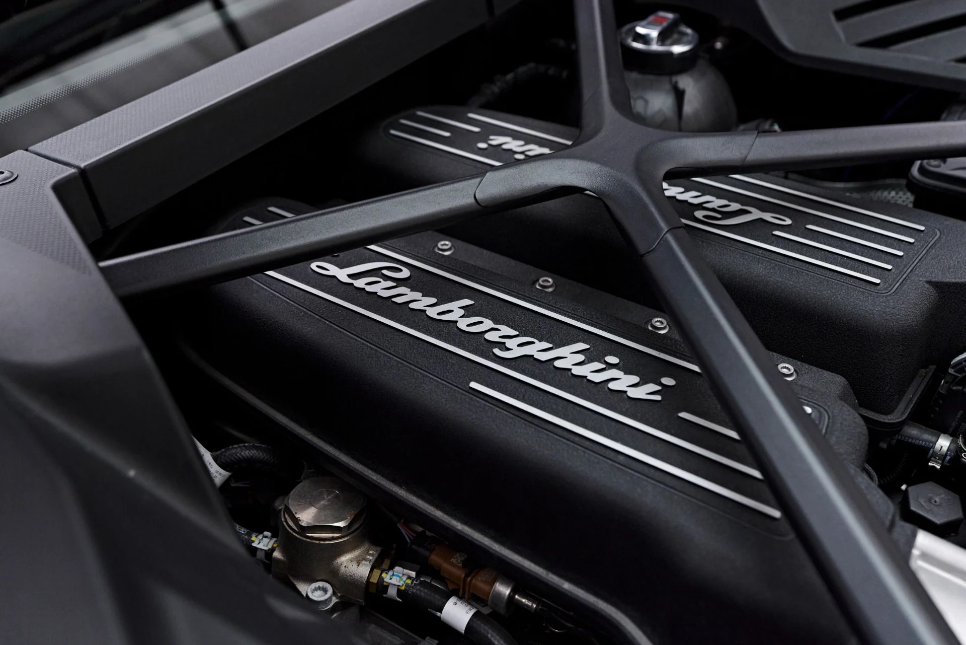 mph035_2505129058_Used_2021_Lamborghini_Huracan_EVO_Base_1758314664_3461f83b72