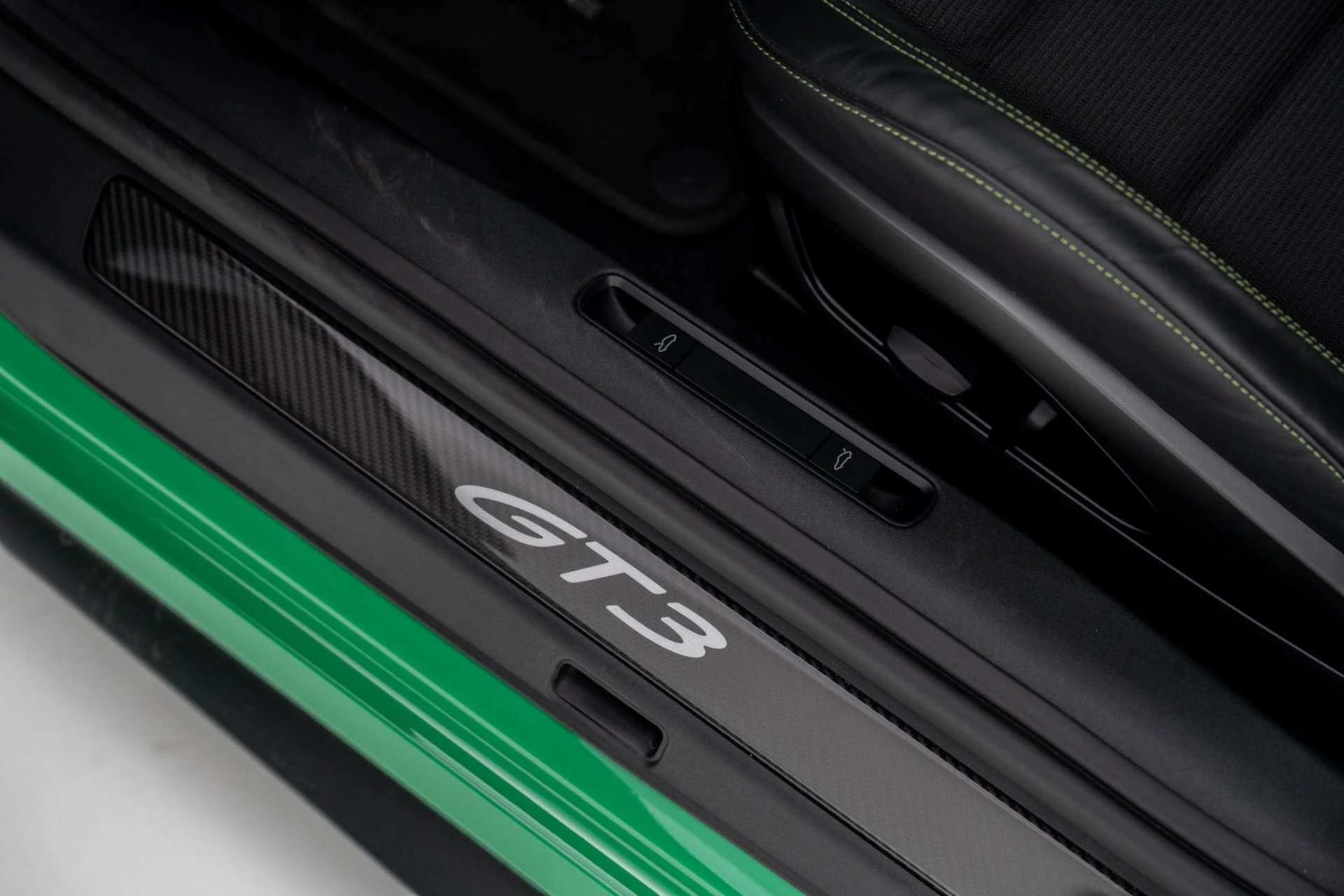 mph035_2508104737_Used_2022_Porsche_911_GT_3_Touring_1775584406_64632166bc