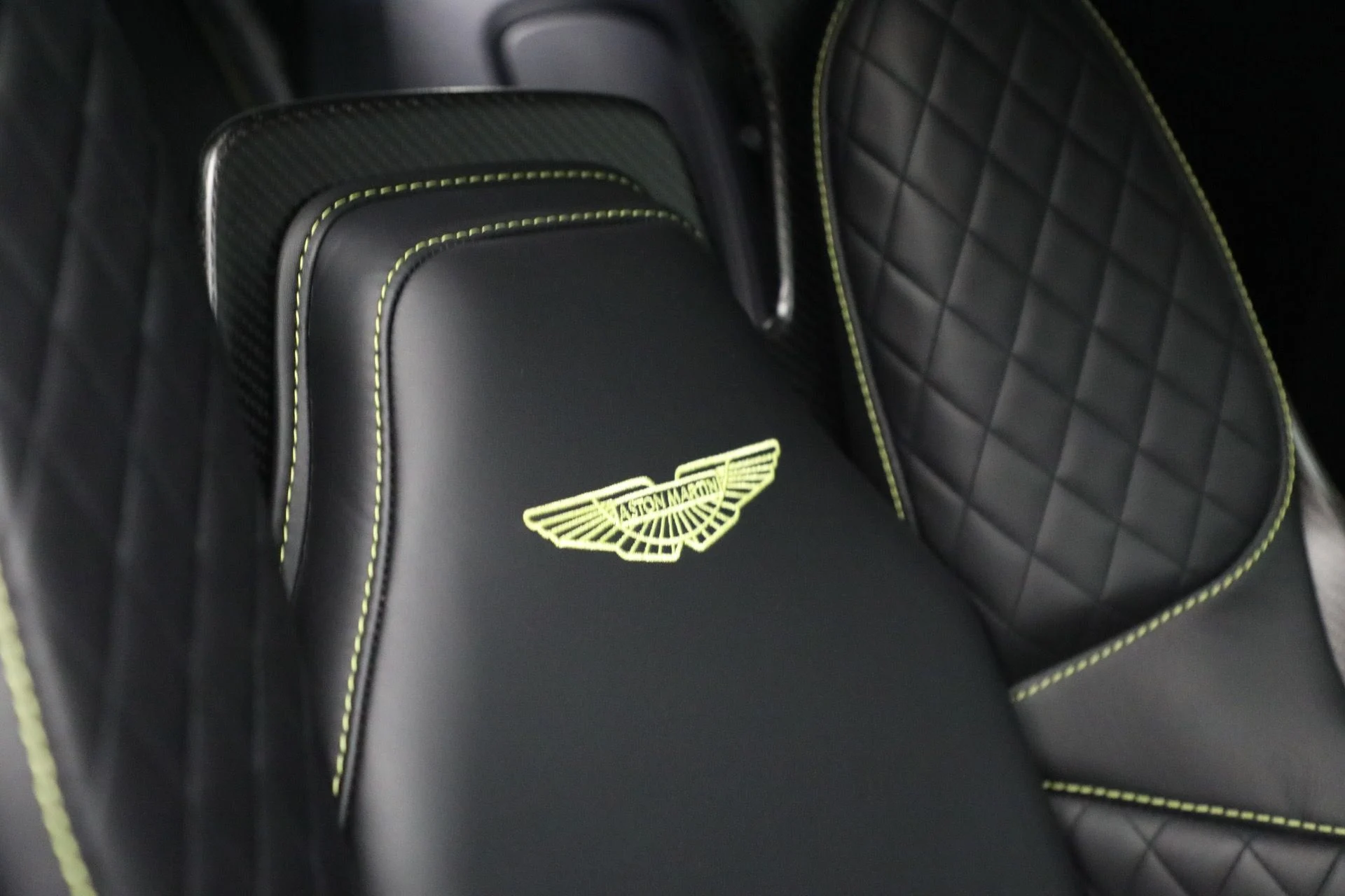 mph035_2511072593_Used_2023_Aston_Martin_DBS_770_Ultimate_1786363418_38df983280