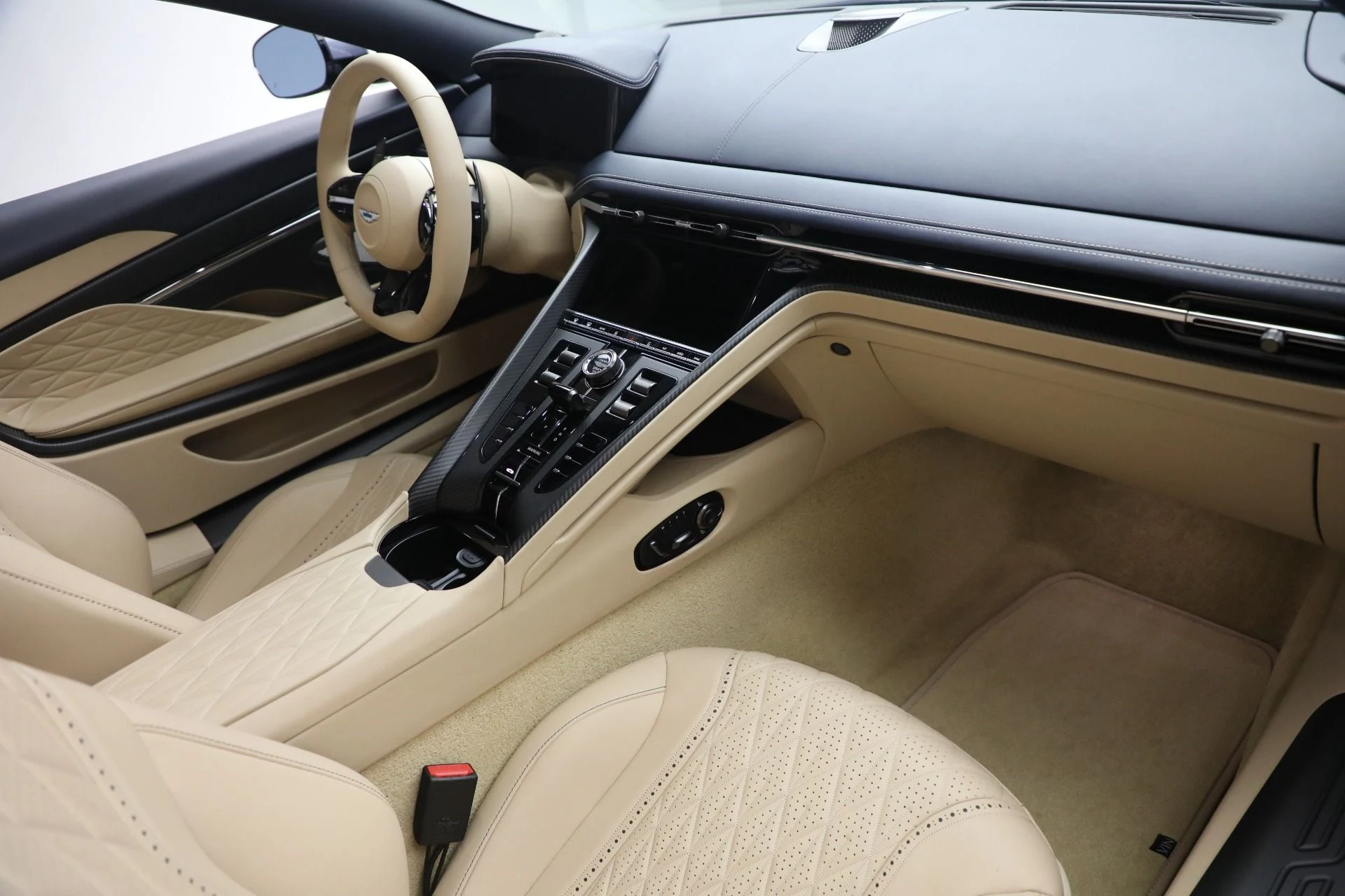 mph035_2518376536_New_2025_Aston_Martin_DB_12_Volante_b6af01ca7d