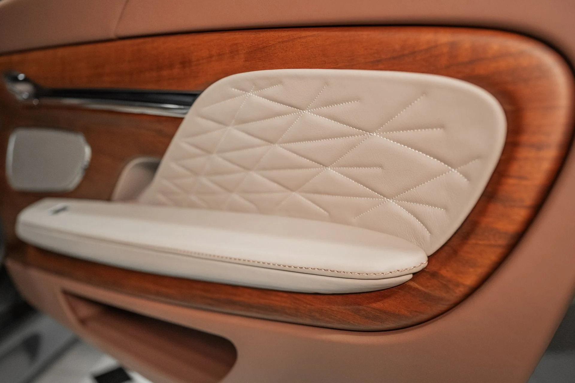 mph035_253291316_Used_2025_Aston_Martin_DB_12_V8_1762356826_625f04a196