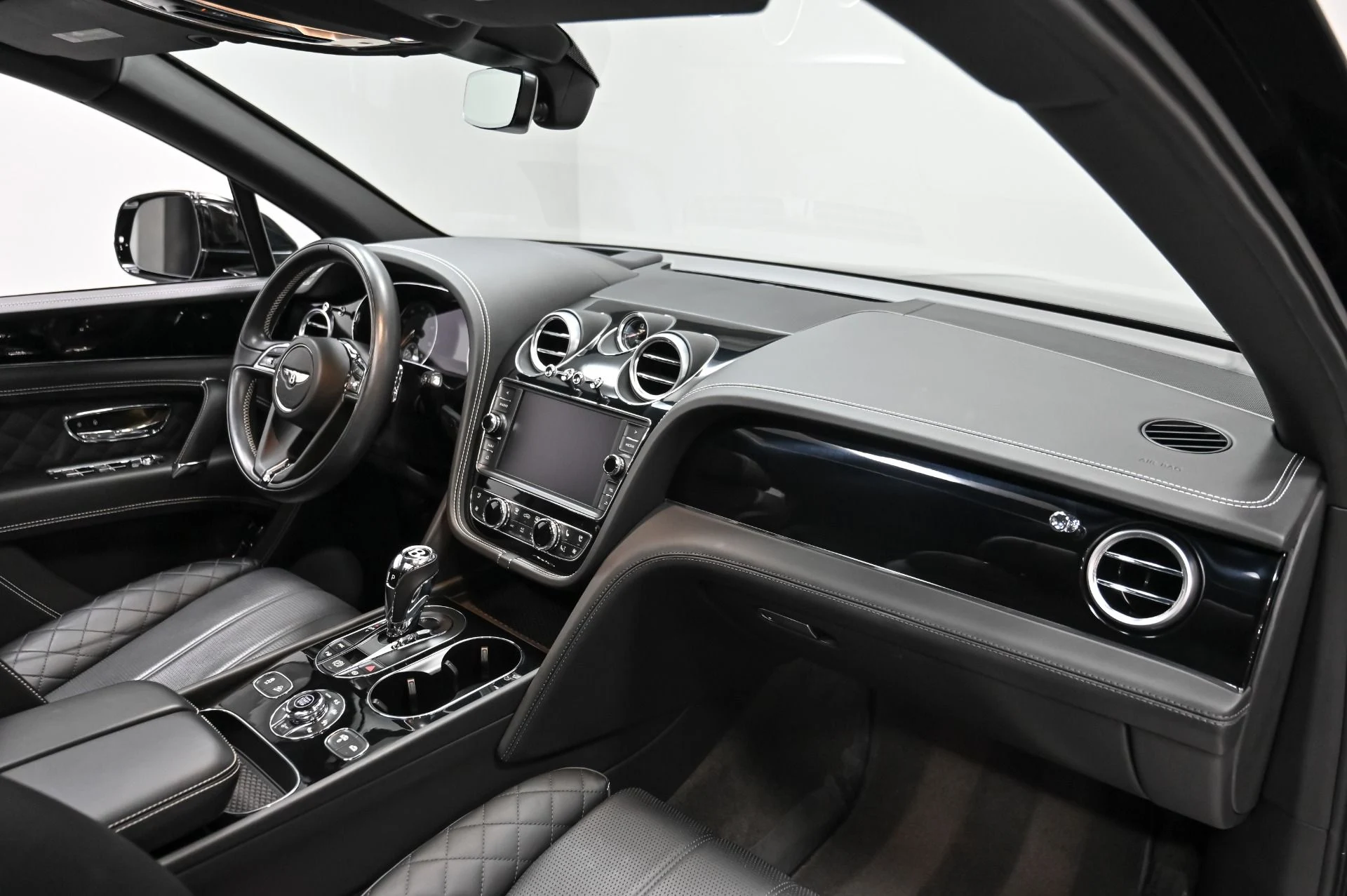 mph035_2537930972_Used_2018_Bentley_Bentayga_W12_1756239179_e0a56902be