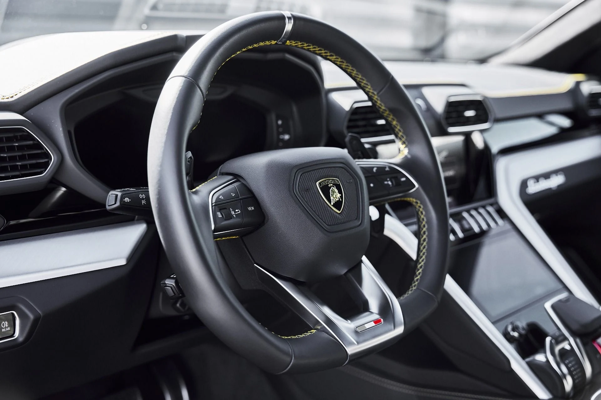 mph035_2546424268_Used_2024_Lamborghini_Urus_S_1780082874_6436469deb