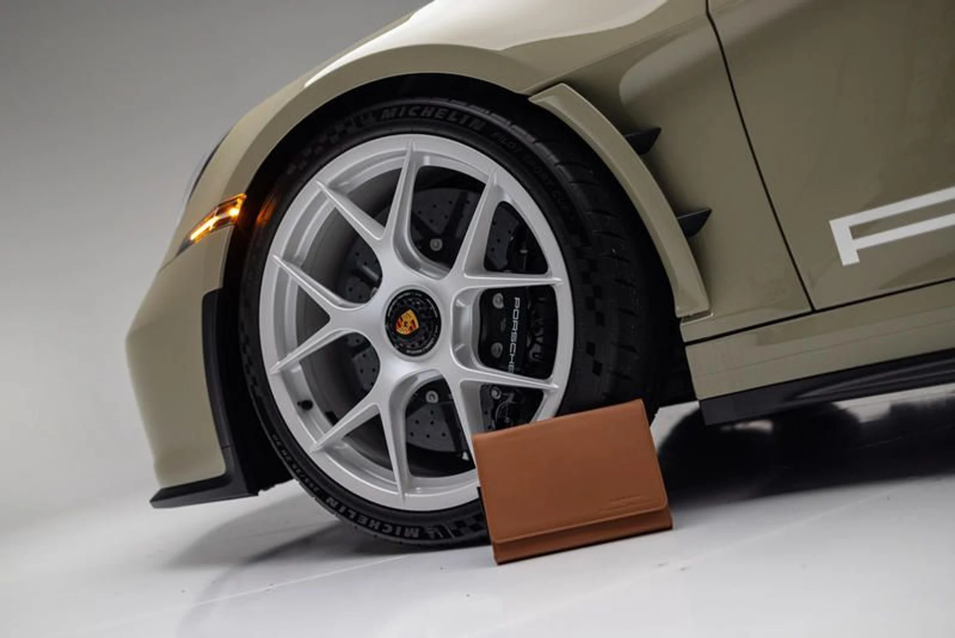 mph035_2555859014_FBB_3343_A_35_A6_4_E53_9_A50_06_E3_FF_0_F4_BA_1_1db8b36f2e