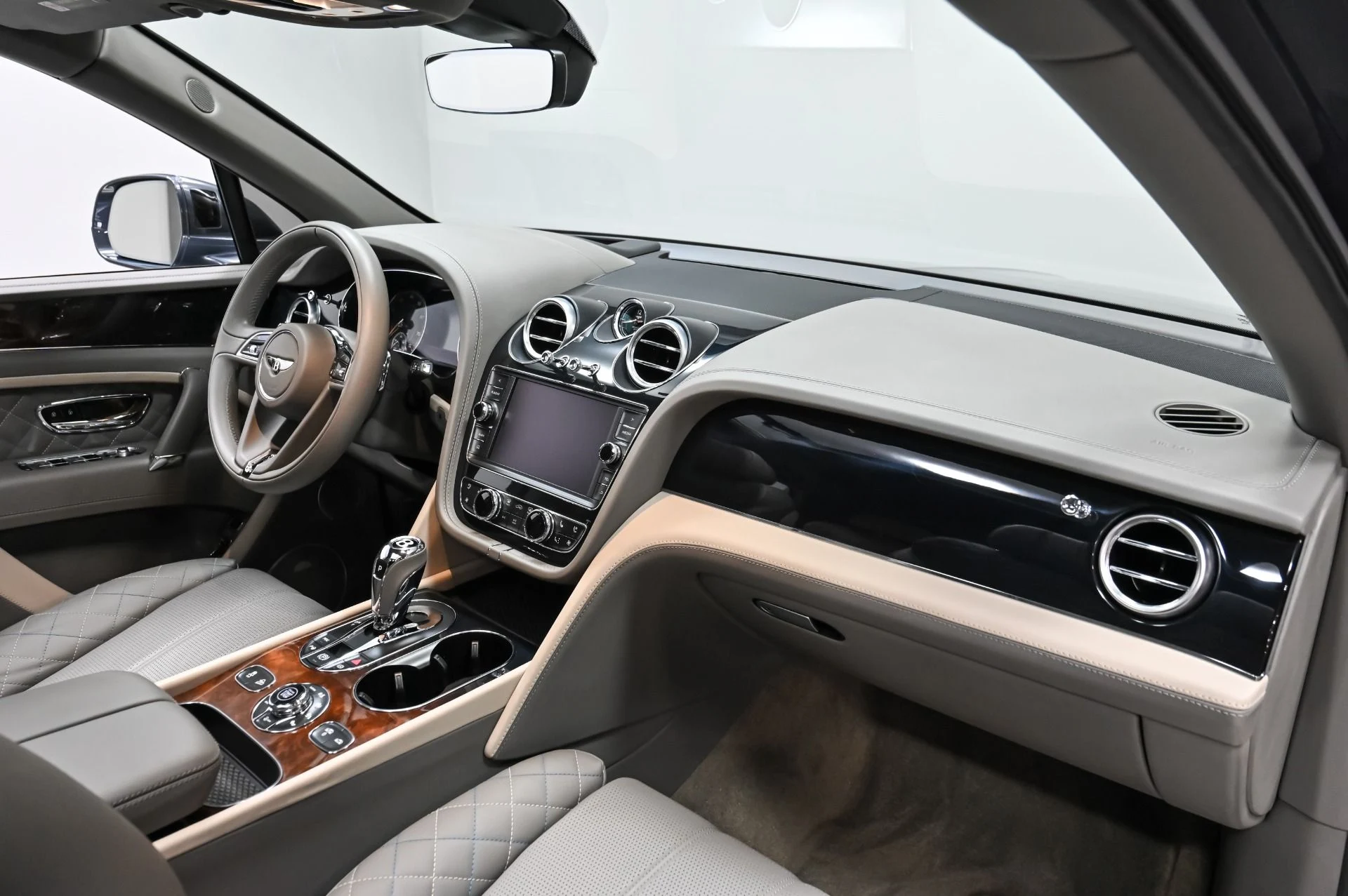 mph035_2558449254_Used_2018_Bentley_Bentayga_Mulliner_1757711699_46358222f6