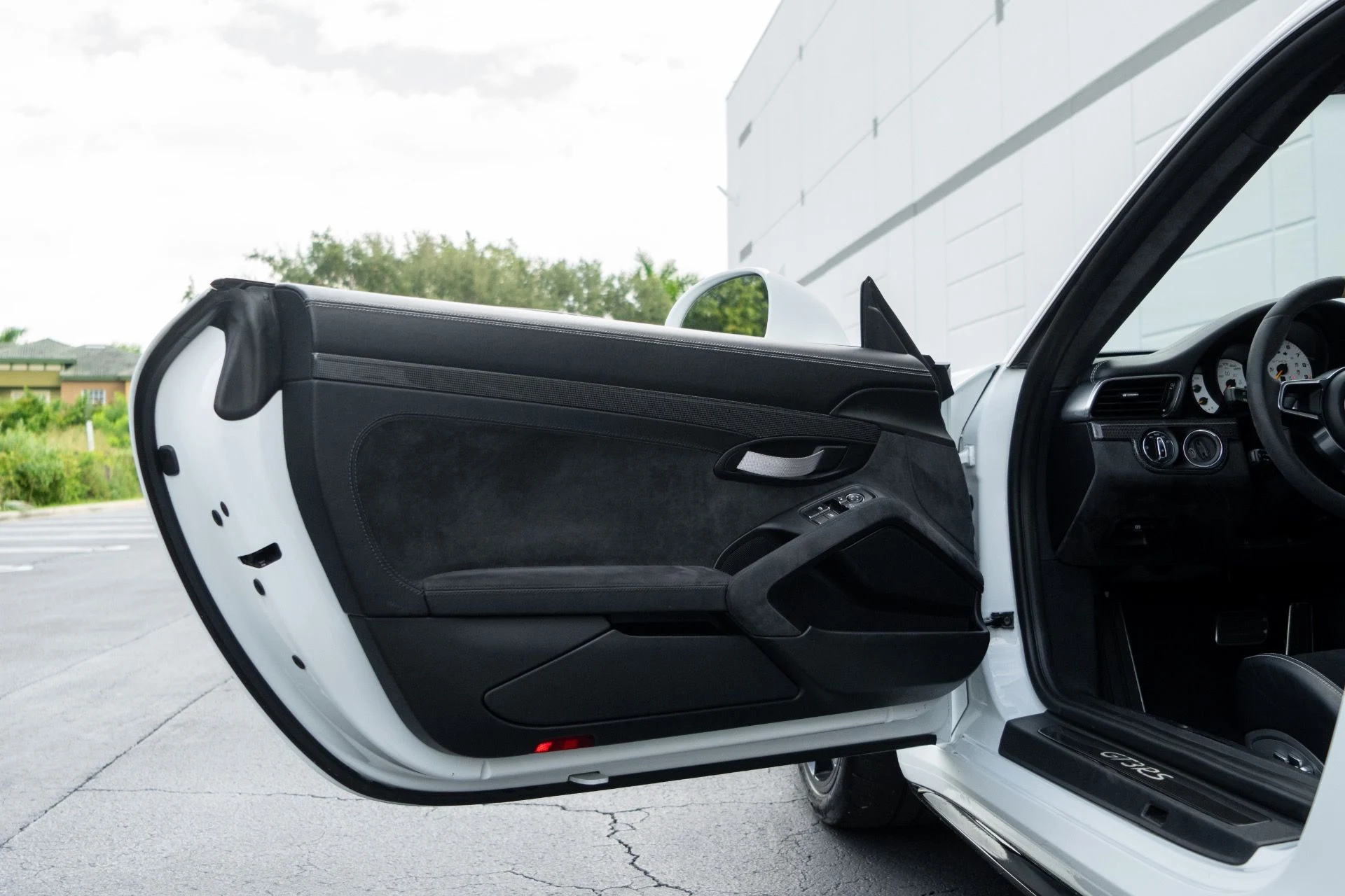 mph035_2562116053_Used_2016_Porsche_911_GT_3_RS_1761756649_6ed46d800c