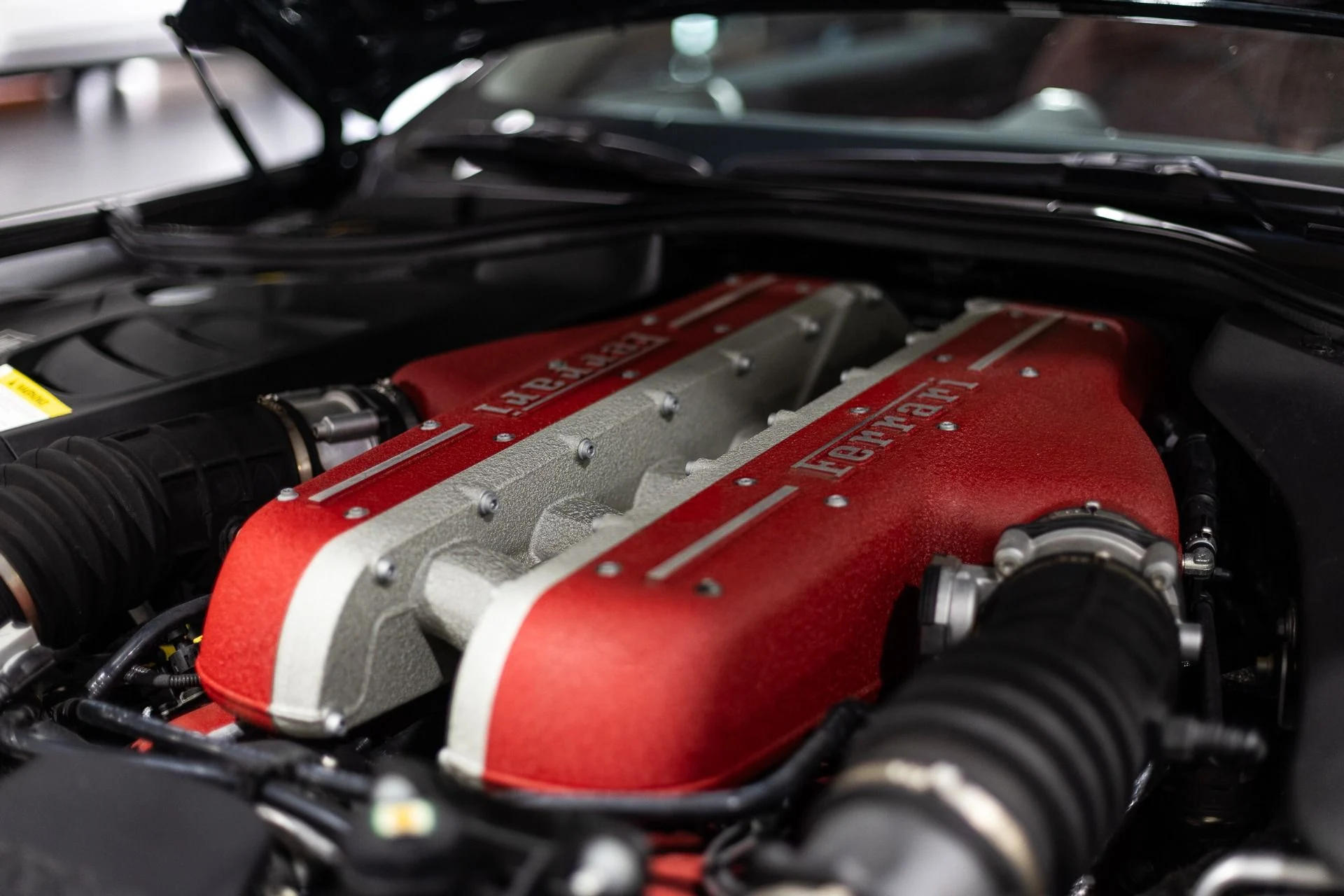 mph035_2563896780_Used_2018_Ferrari_GTC_4_Lusso_Tailor_Made_70th_Anniversary_HUGE_STICKER_1772204837_251dd5aaa5