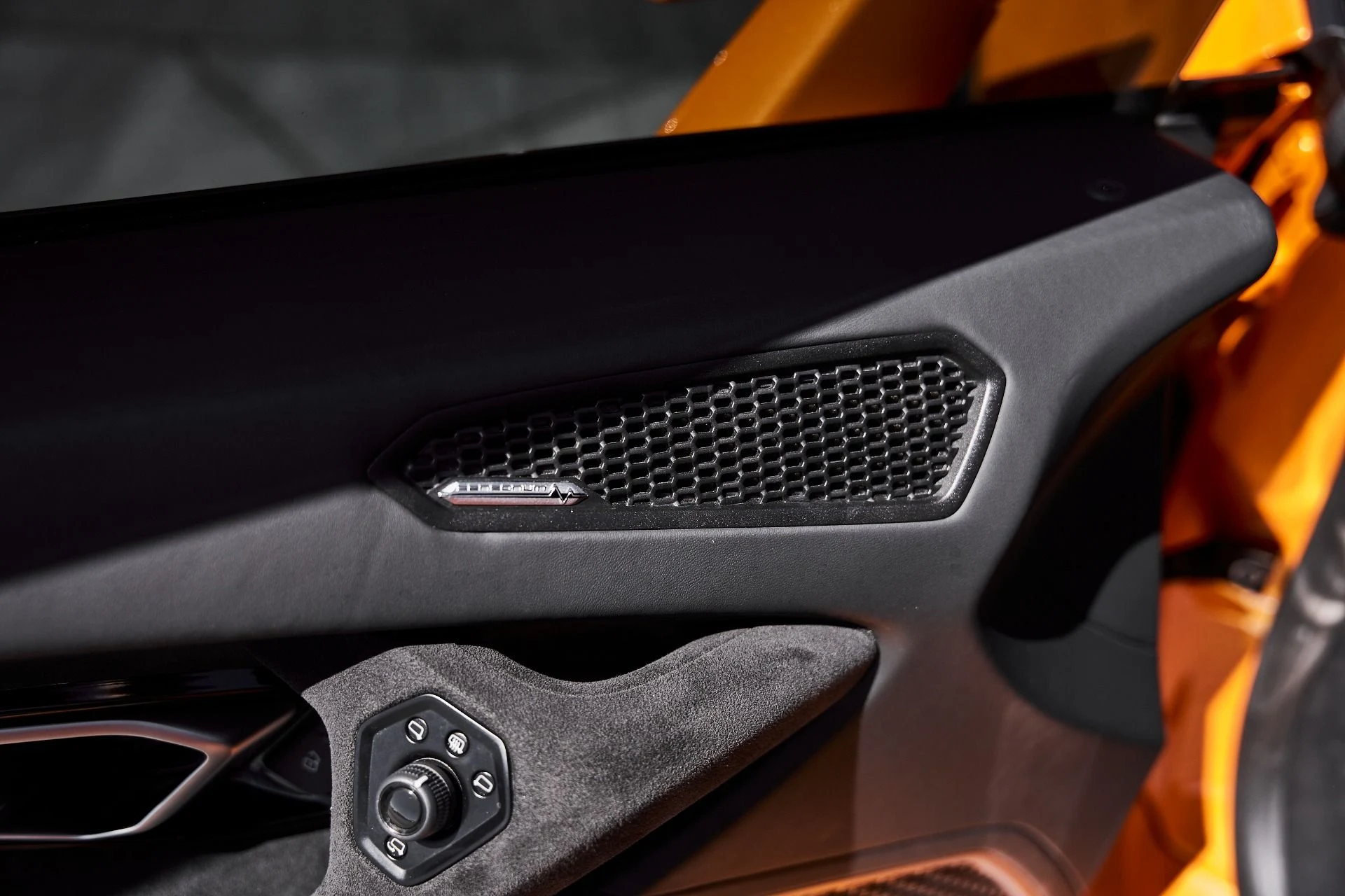 mph035_2567310402_Used_2023_Lamborghini_Huracan_Tecnica_Base_1777011655_0111c6a72d